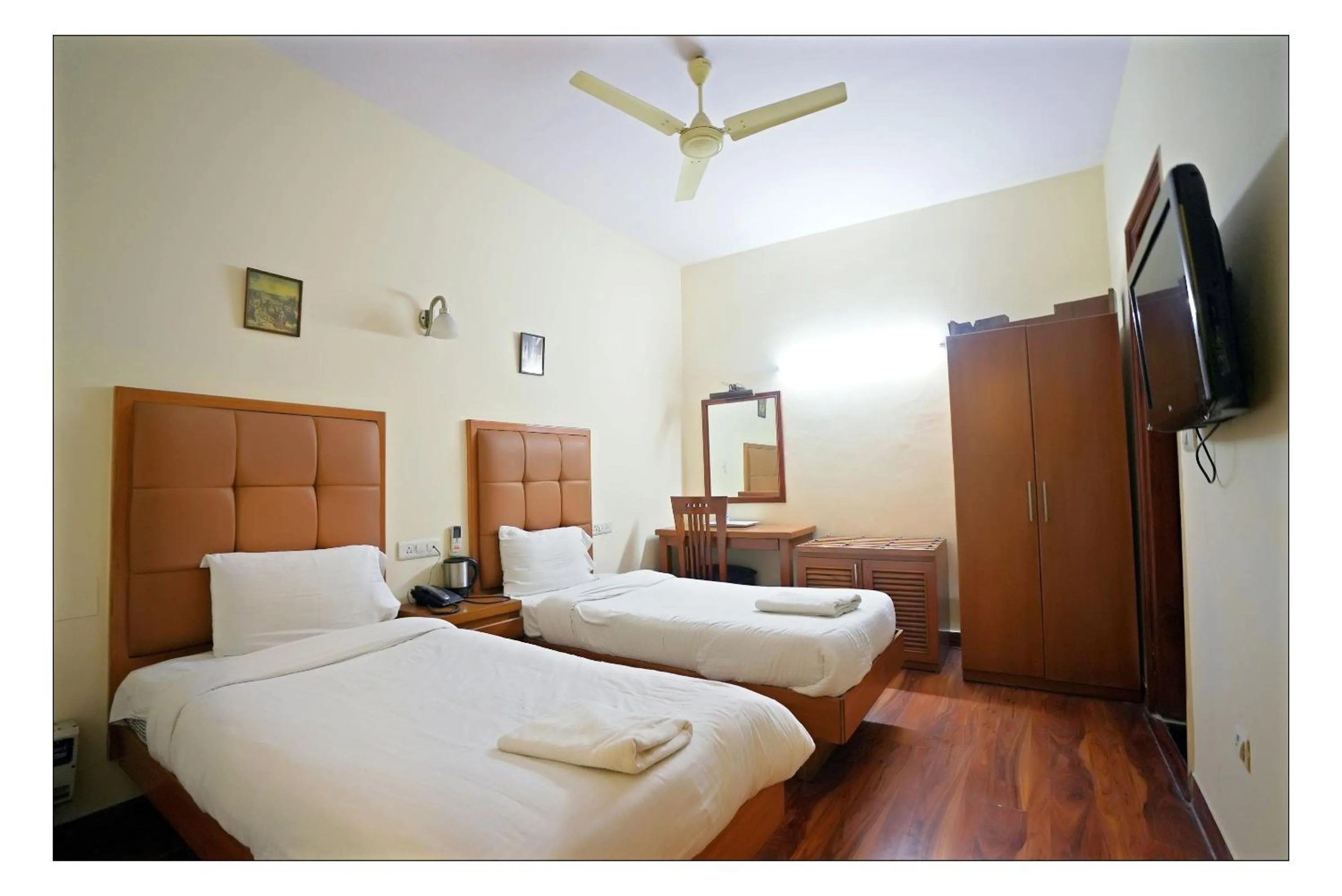 Standard Double Room in Hotel Oscar