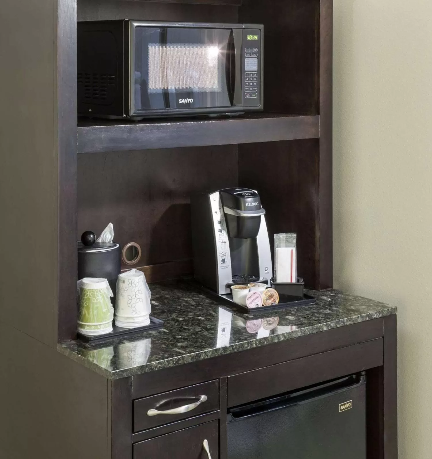 Kitchen or kitchenette in Hilton Garden Inn Dallas Lewisville