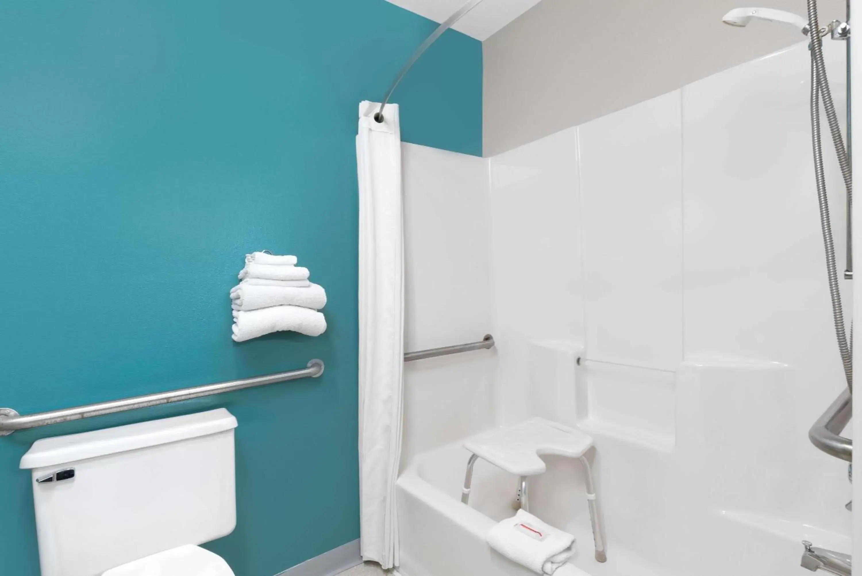 Bathroom in Super 8 by Wyndham Huron Bathroom in Super 8 by Wyndham Huron