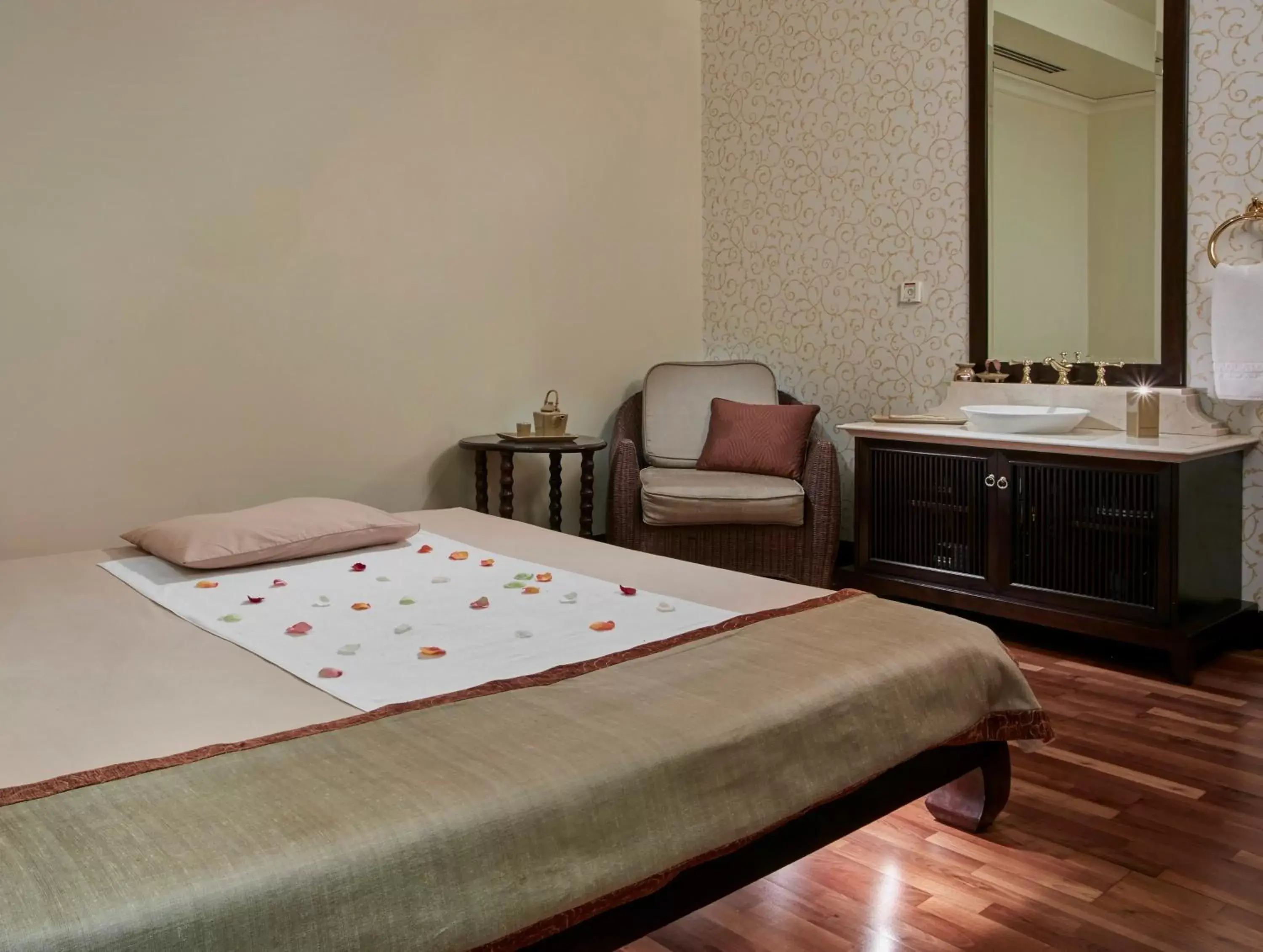 Spa and wellness centre/facilities, Bed in Crowne Plaza Kuwait Al Thuraya City, an IHG Hotel