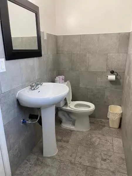 Bathroom in A1 Inn