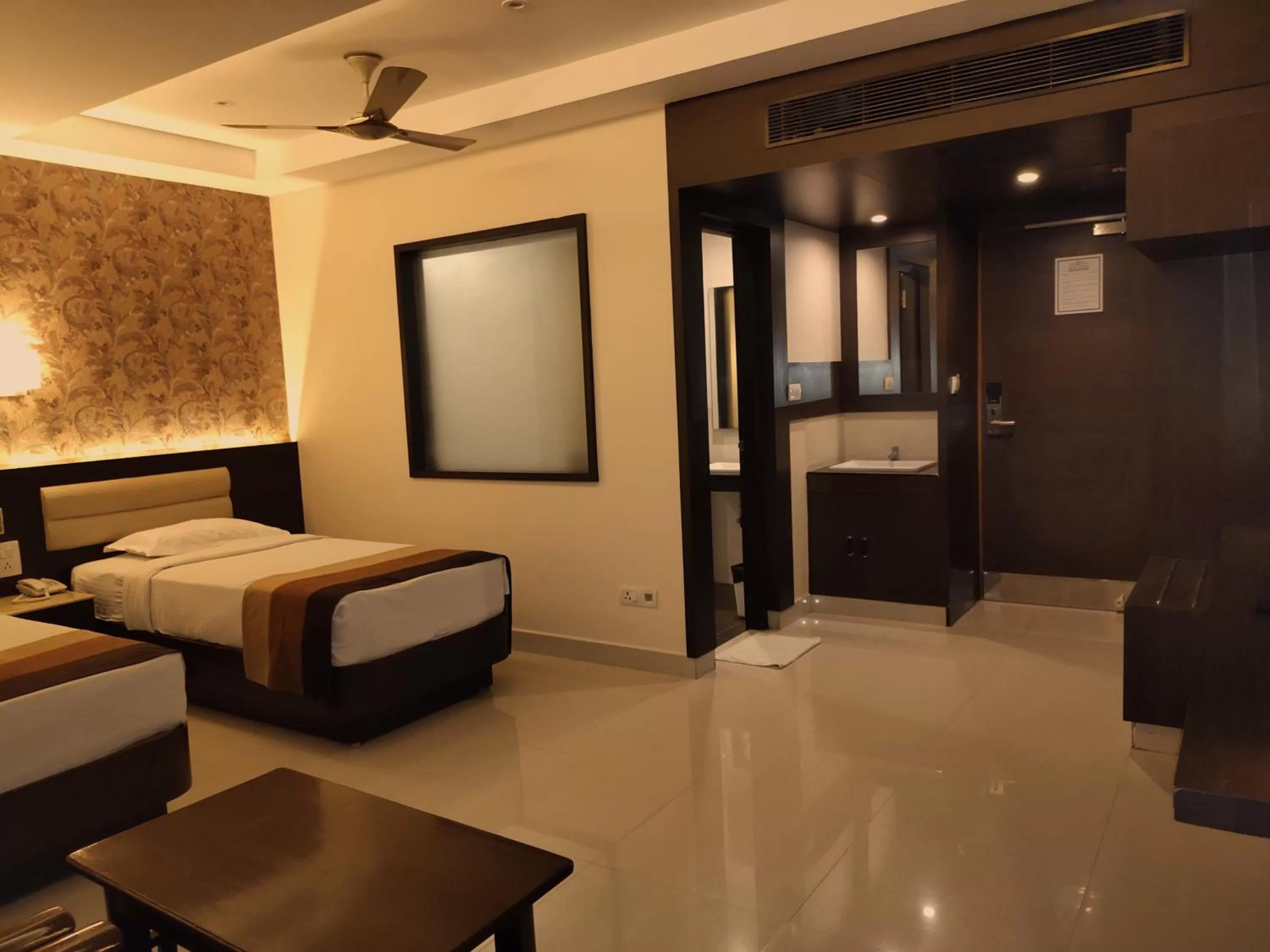 Area and facilities, Bed in Hotel Deepam