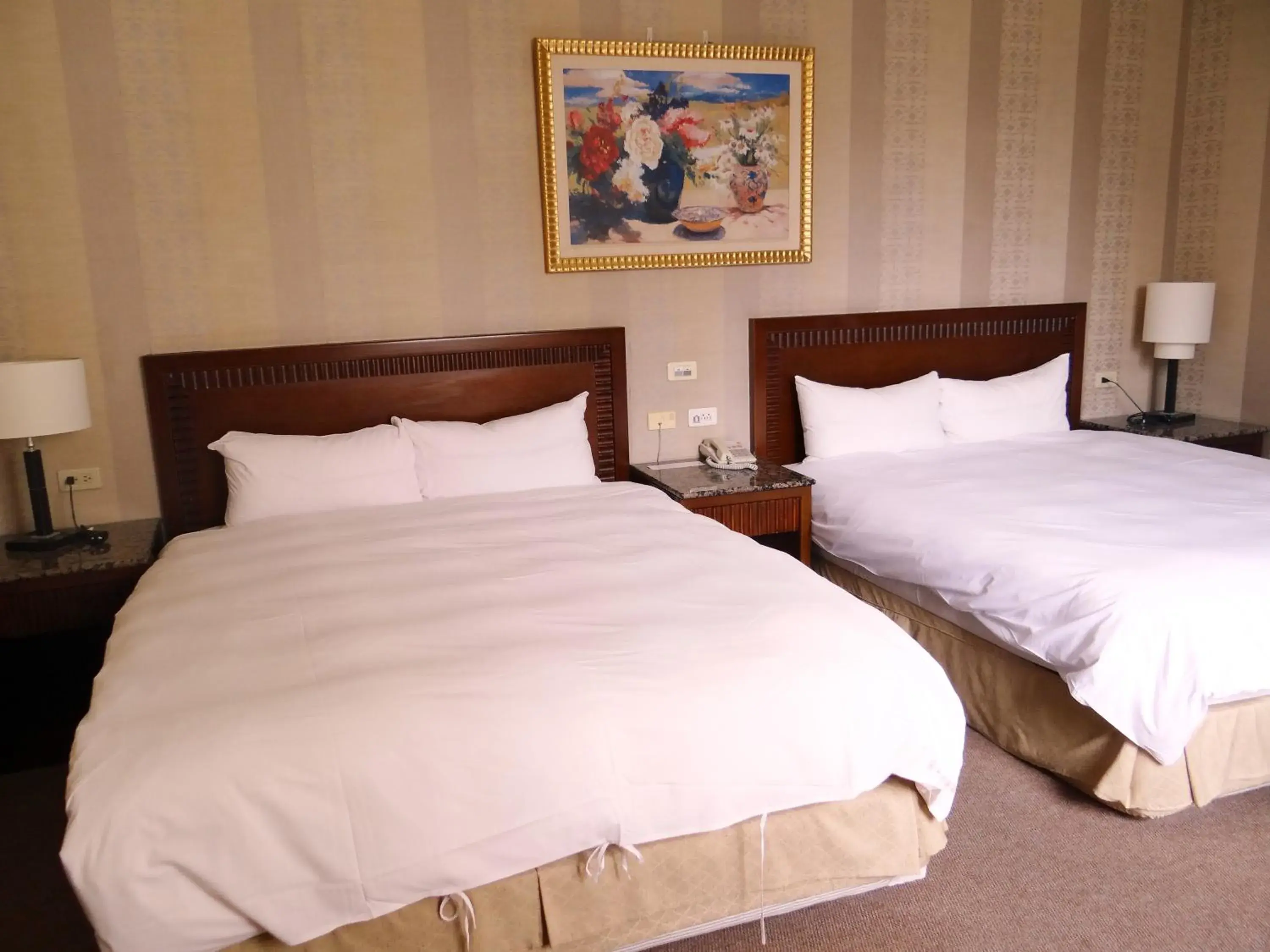 bunk bed, Bed in Wu Zhou Hotel