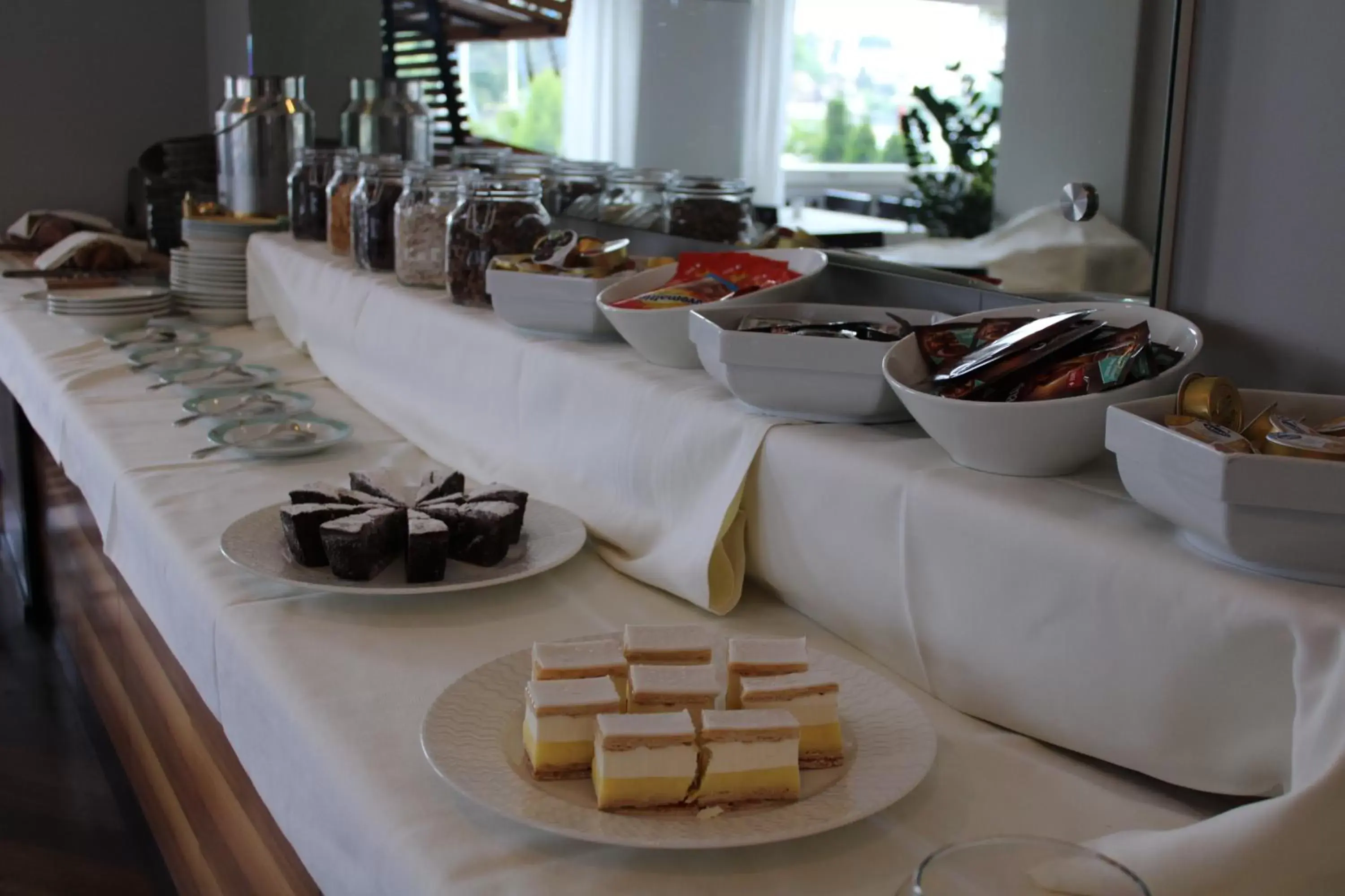 Buffet breakfast, Restaurant/Places to Eat in Garni-Hotel Frohburg - Beau Rivage Collection