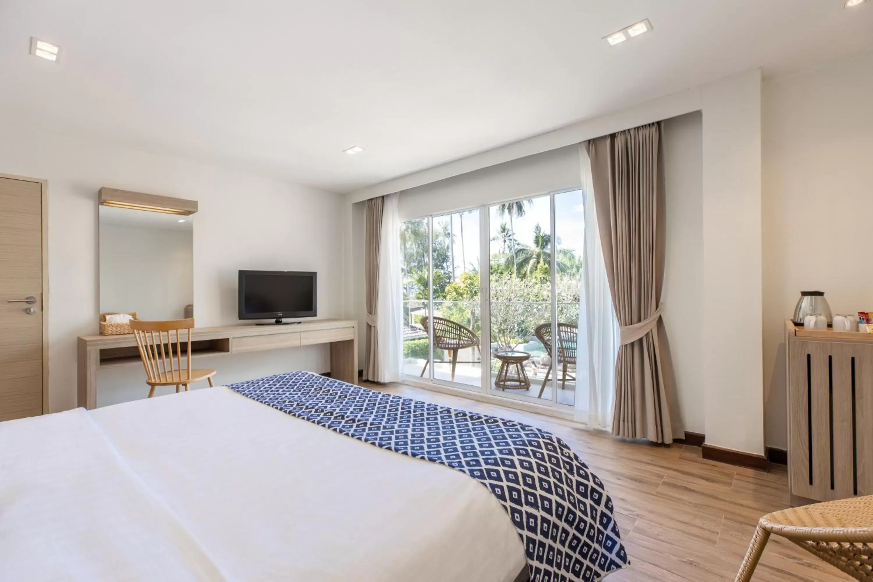 TV and multimedia, Bed in VAYNA Boutique Koh Chang TV and multimedia, Bed in VAYNA Boutique Koh Chang