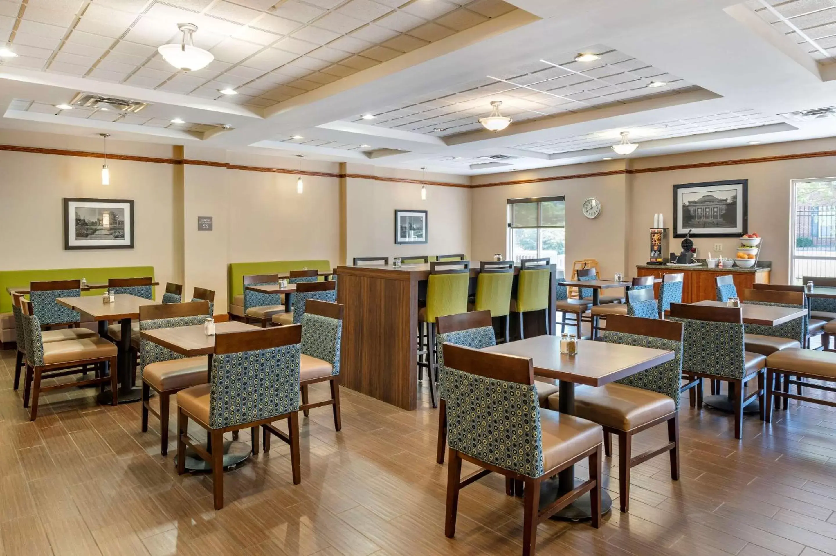 Restaurant/Places to Eat in Comfort Suites Urbana Champaign, University Area