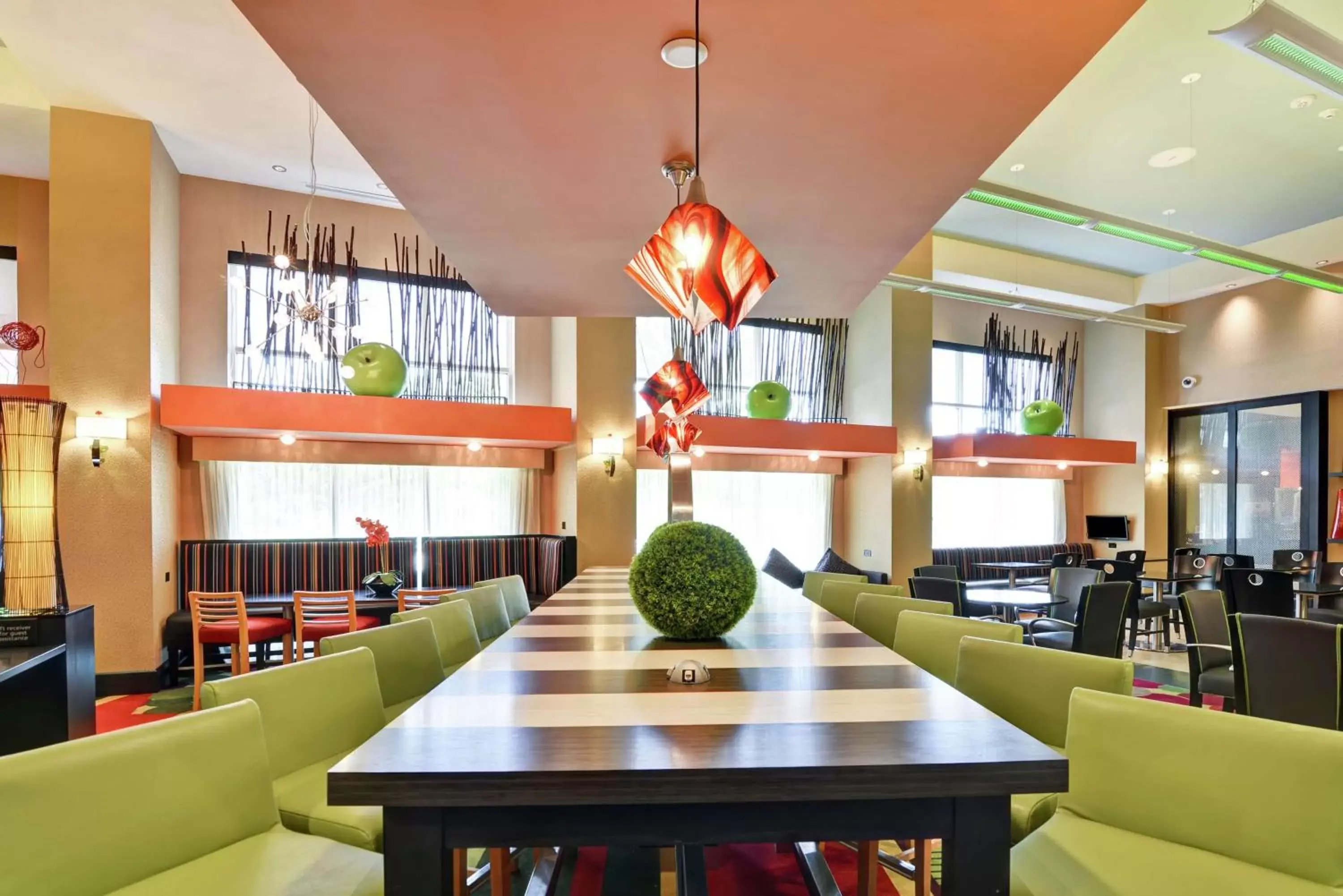Dining area in Hampton Inn & Suites Crabtree