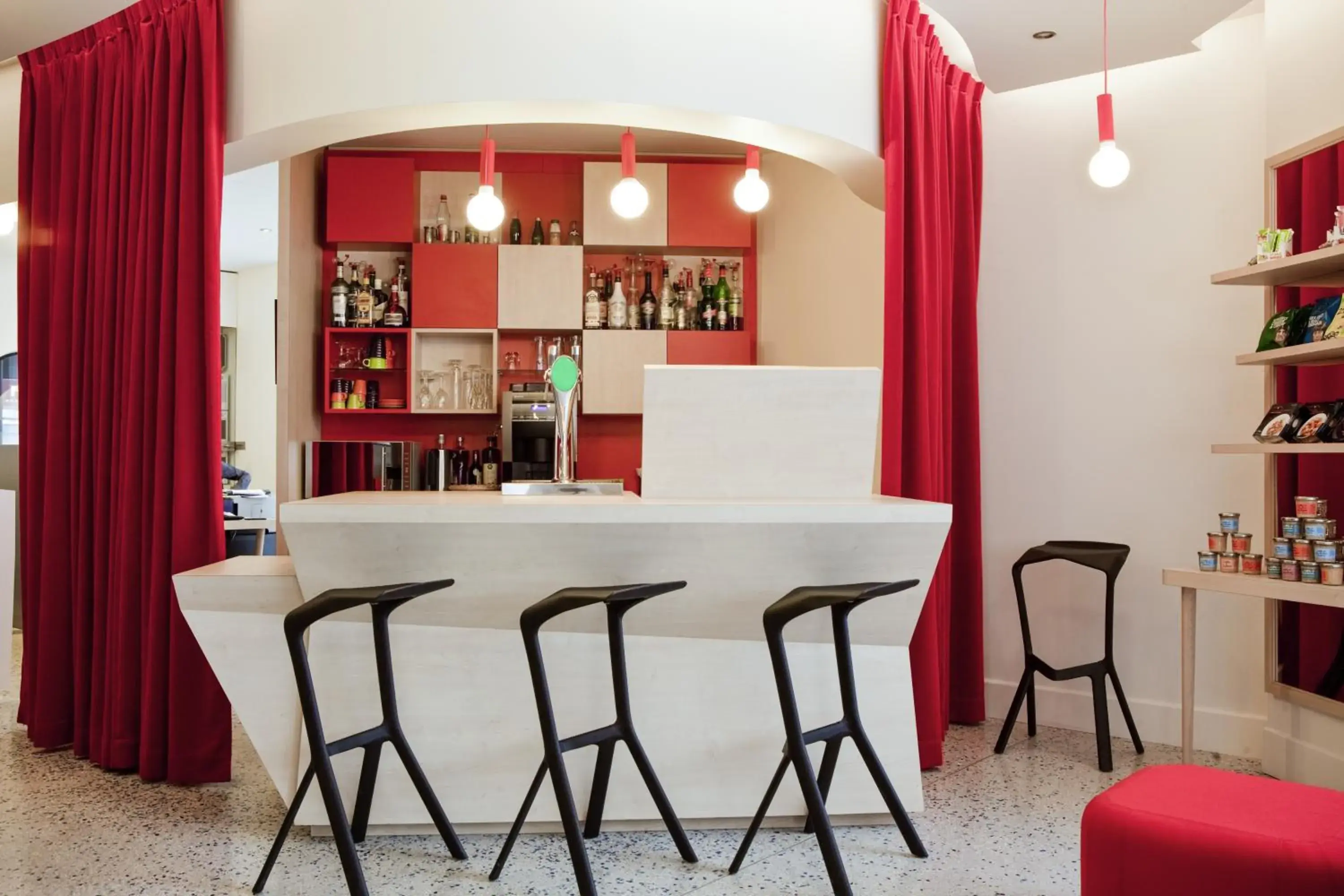 Lounge or bar, Lounge/Bar in ibis Styles Paris Mairie de Montreuil
