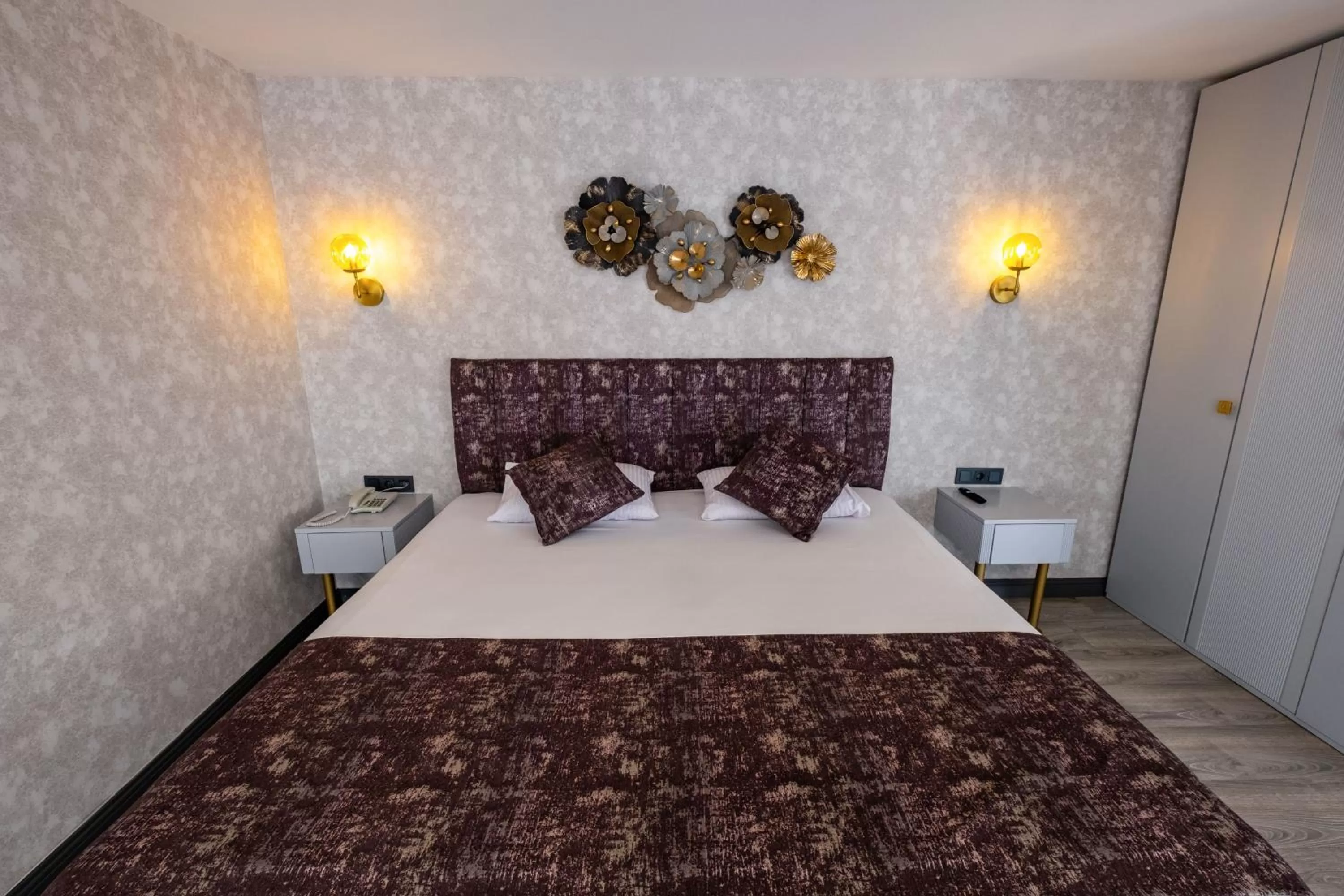 Bed in Avion Suite Hotel