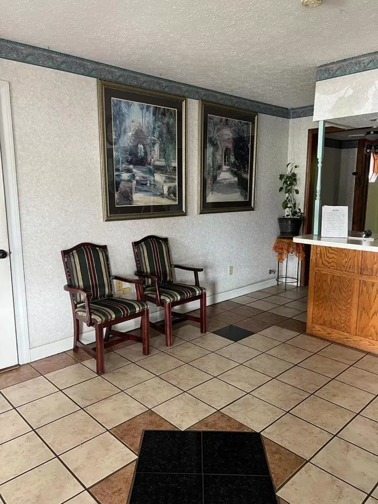 Property building in Americas Inn Bardstown