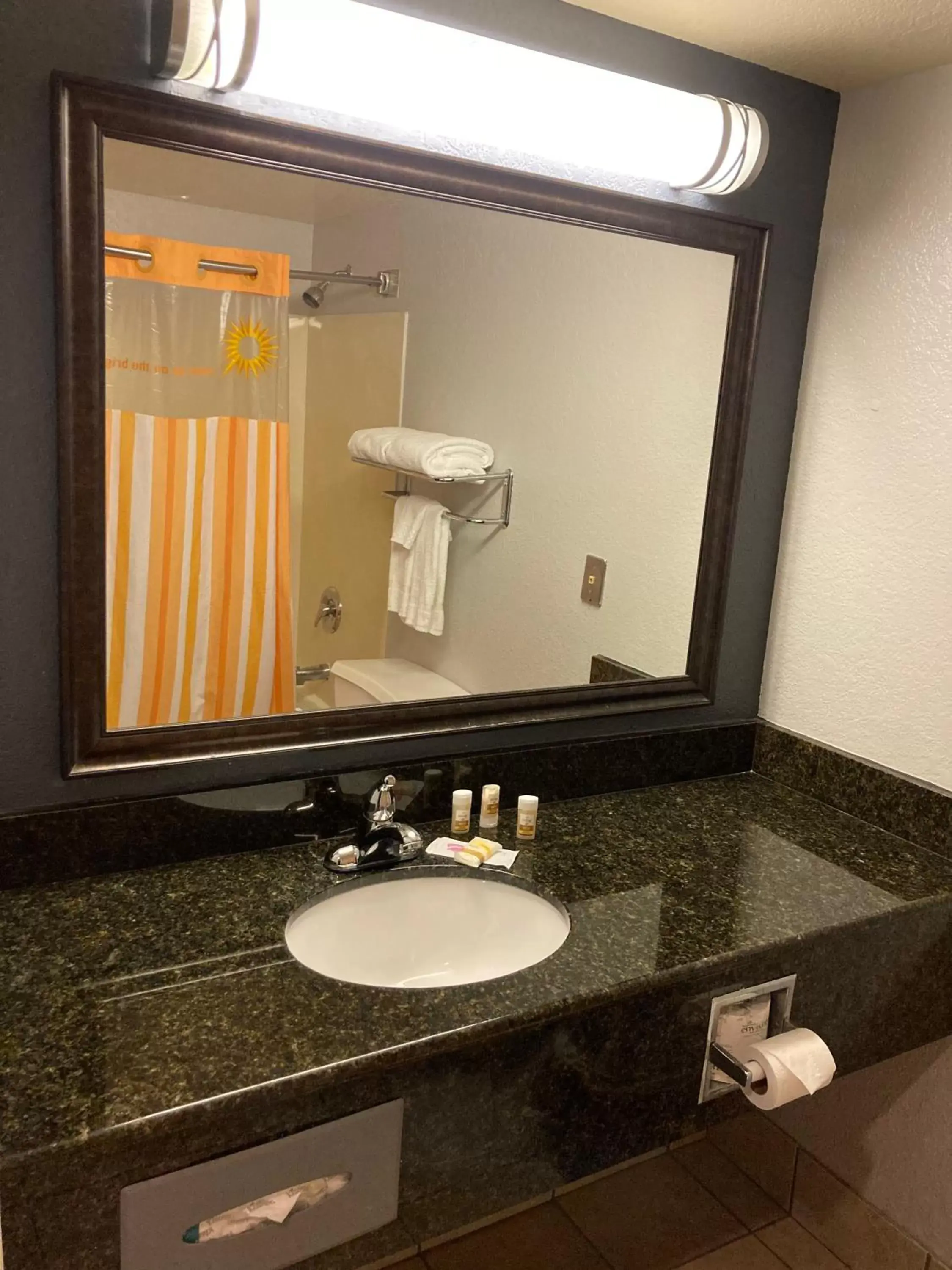 Deluxe King Suite with View - Non-Smoking in La Quinta by Wyndham Davis Deluxe King Suite with View - Non-Smoking in La Quinta by Wyndham Davis