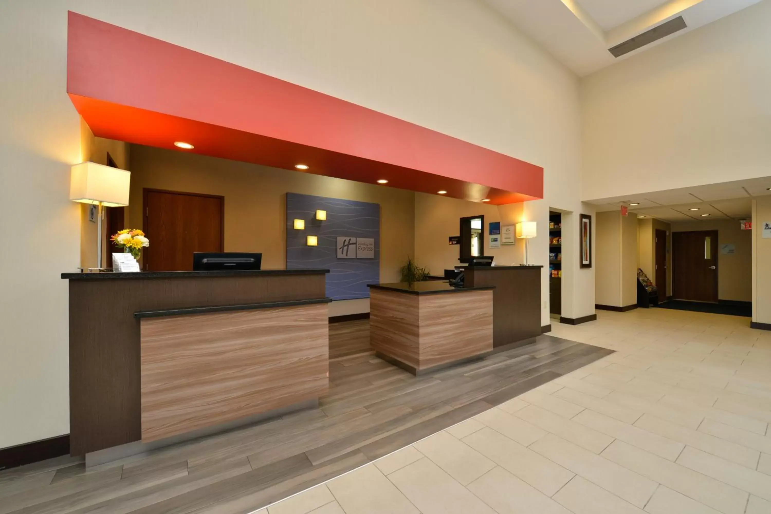 Lobby or reception, Lobby/Reception in Holiday Inn Express Boston/Milford Hotel, an IHG Hotel