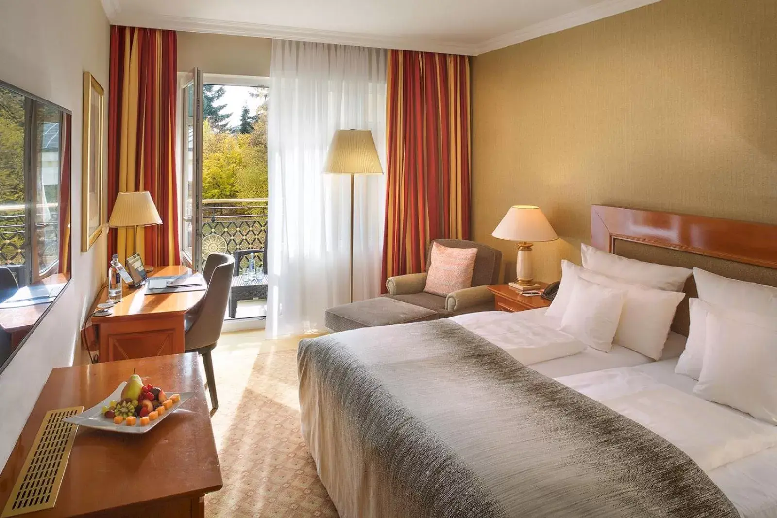 Photo of the whole room, Bed in Steigenberger Hotel Der Sonnenhof