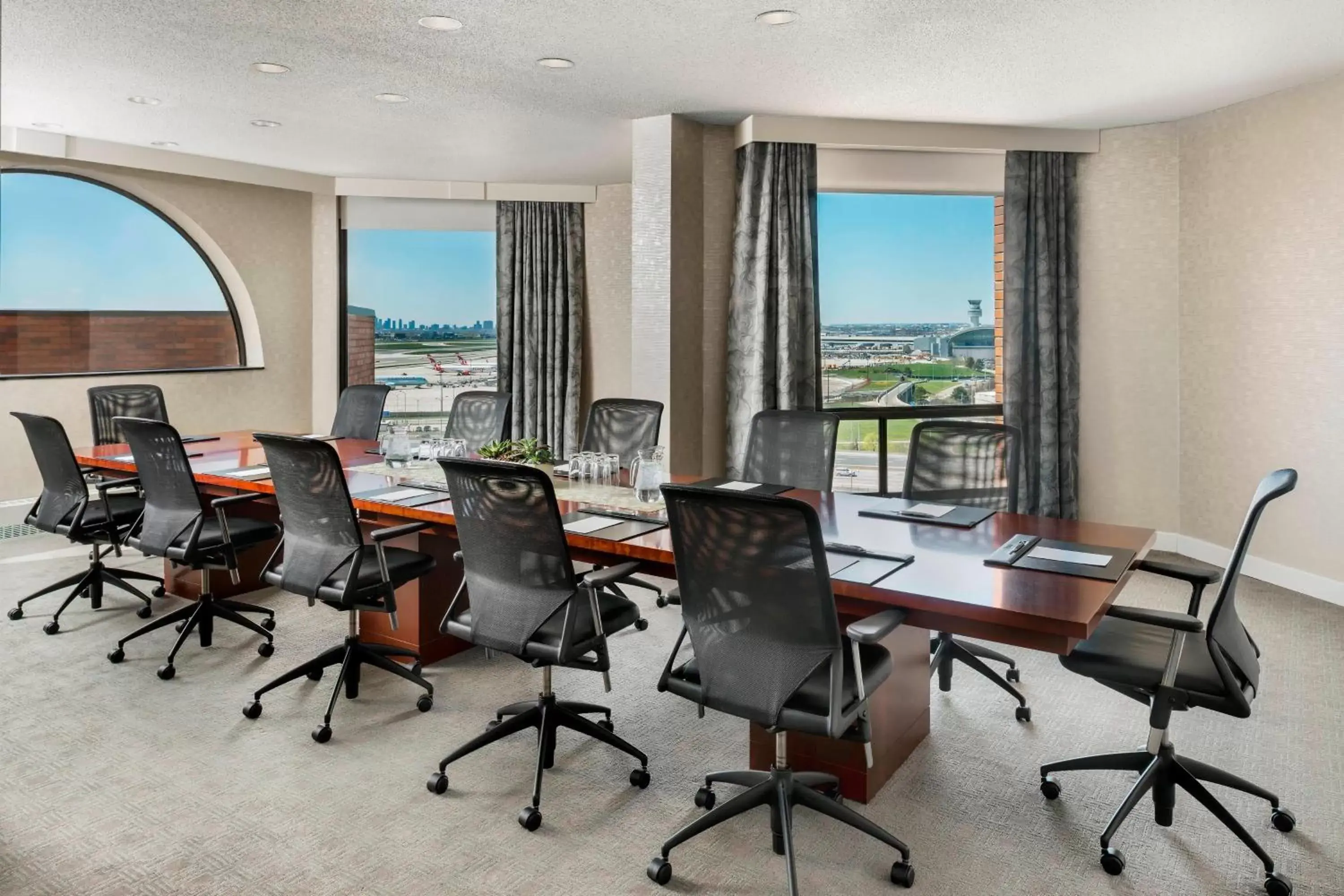 Photo of the whole room in The Westin Toronto Airport