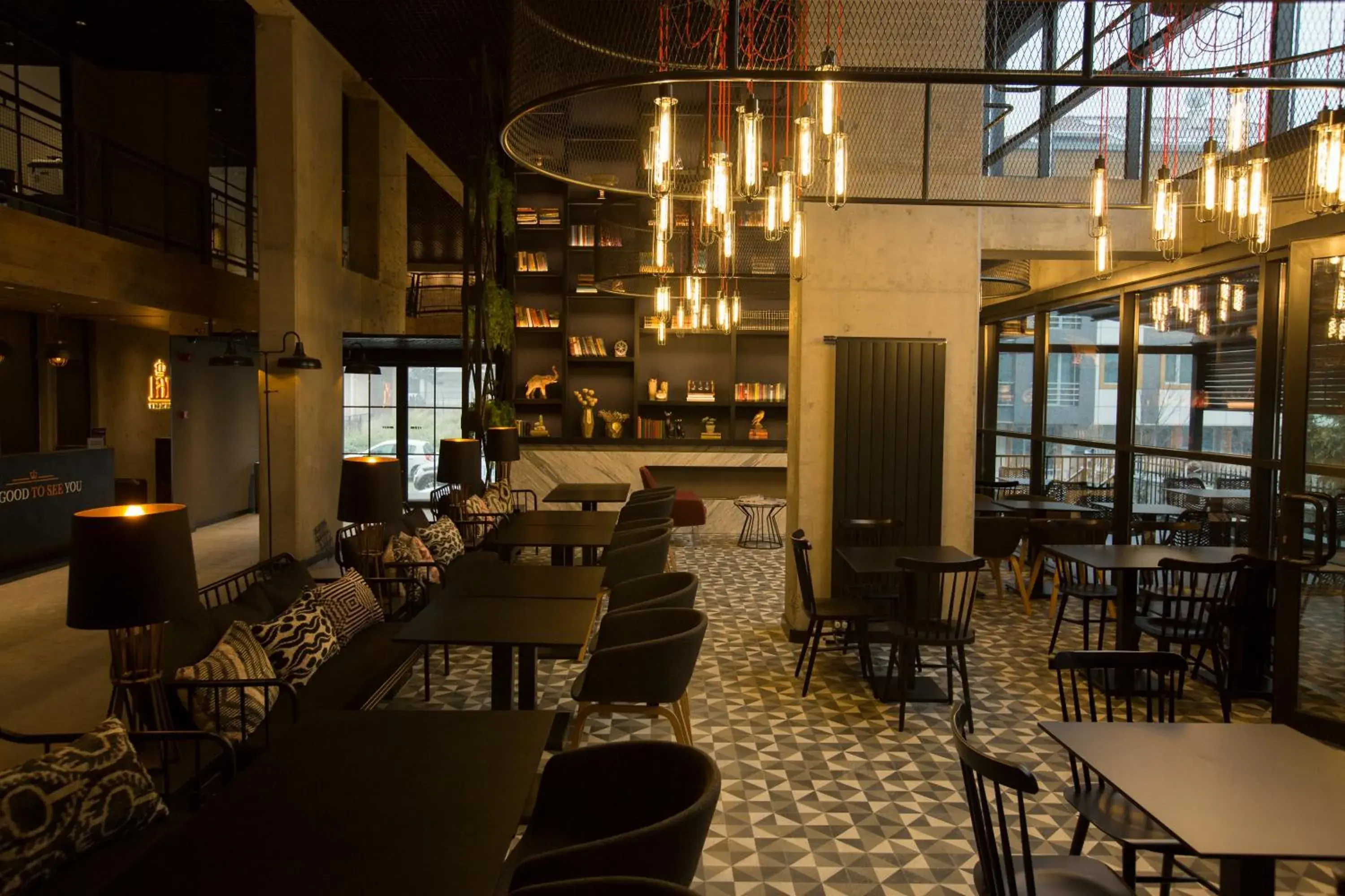Restaurant/Places to Eat in Cityloft 161