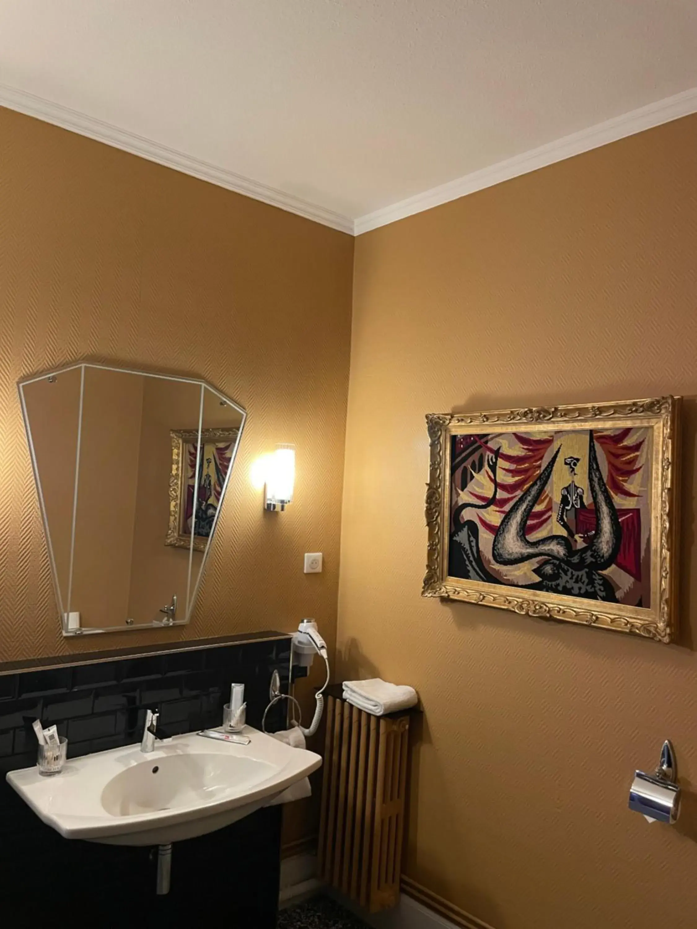 Bathroom in Hôtel Château des Jacobins