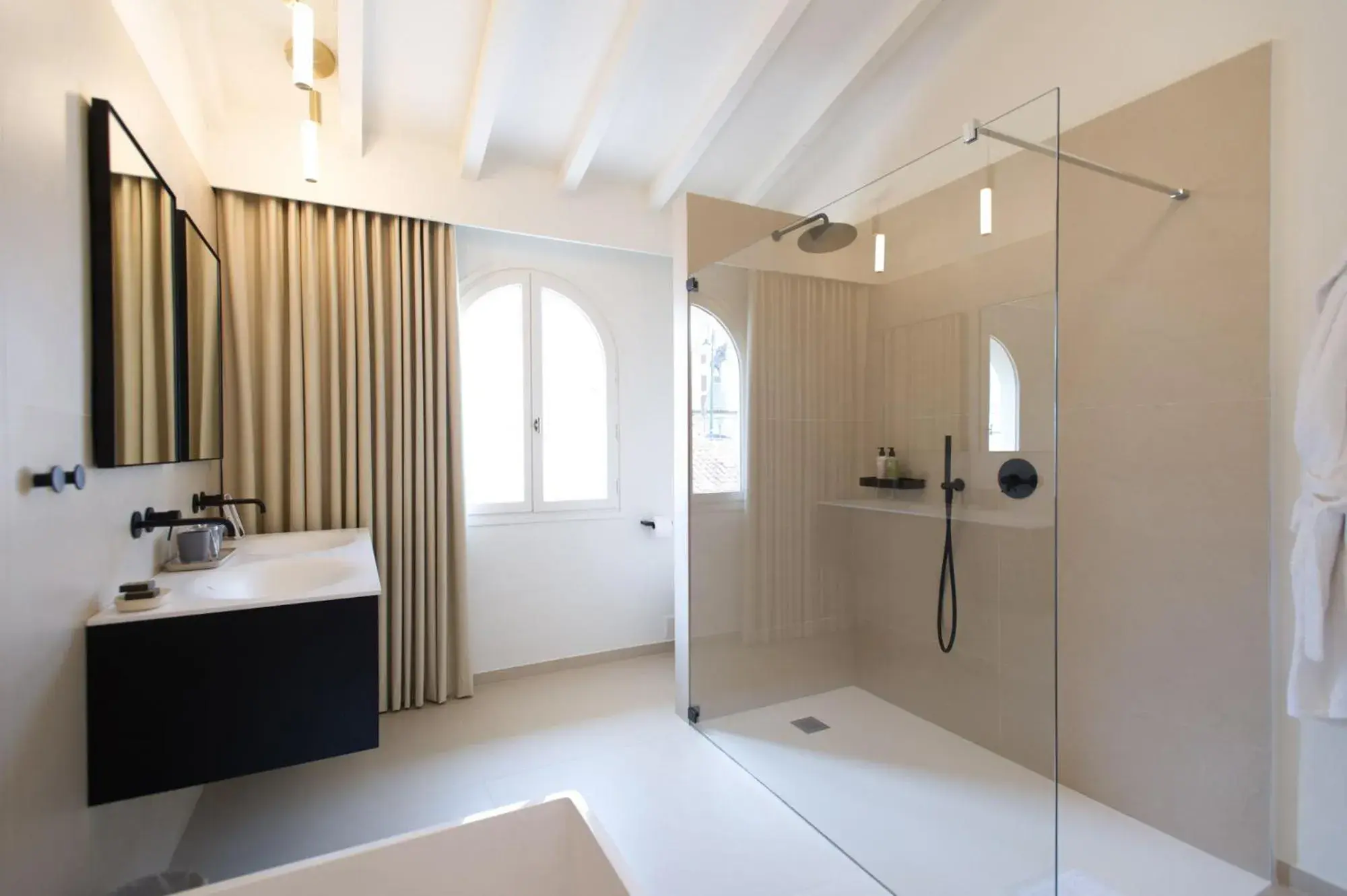 Shower, Bathroom in Hotel Spa Genovese
