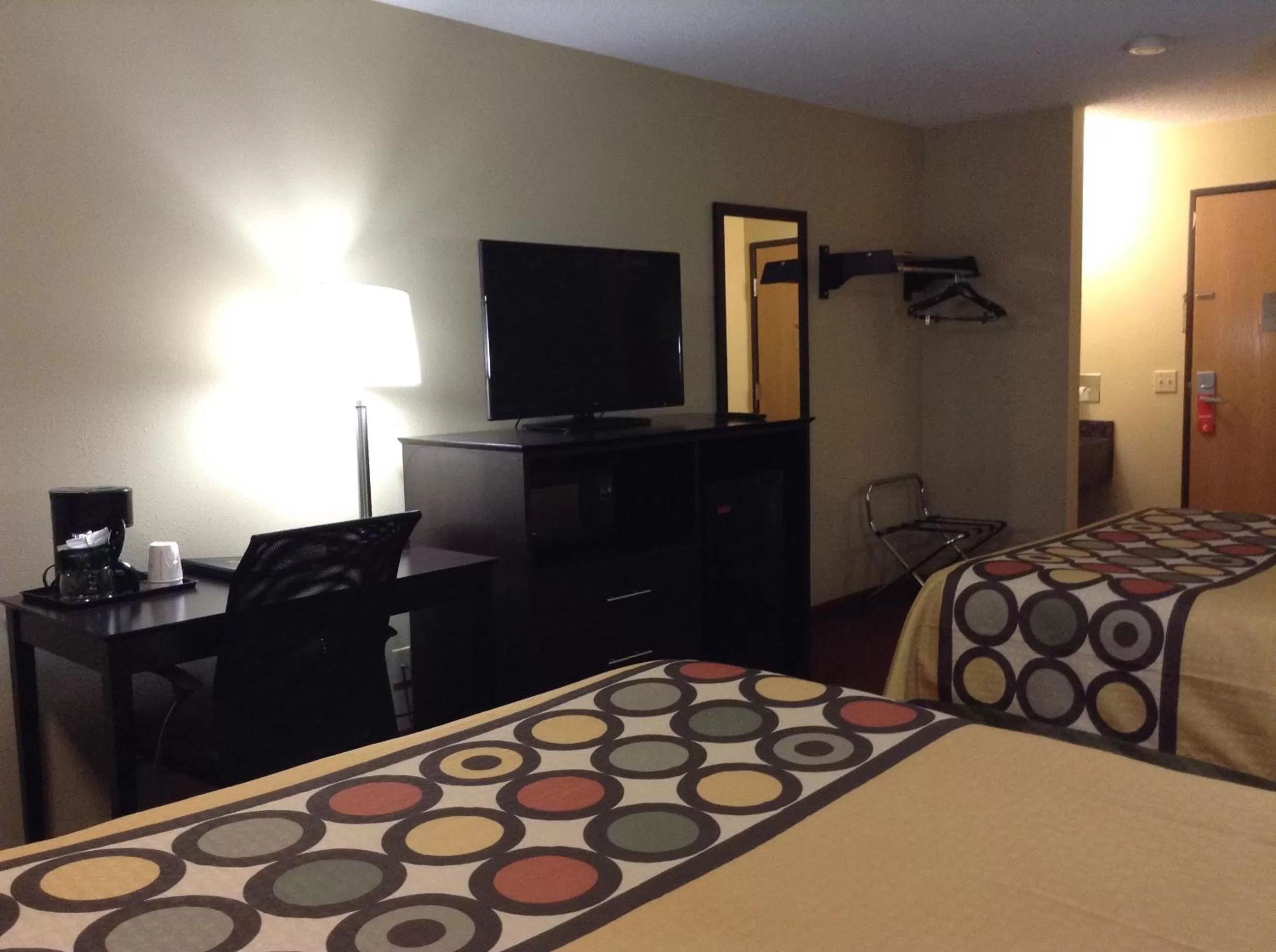 TV and multimedia, Bed in Super 8 by Wyndham Grinnell IA