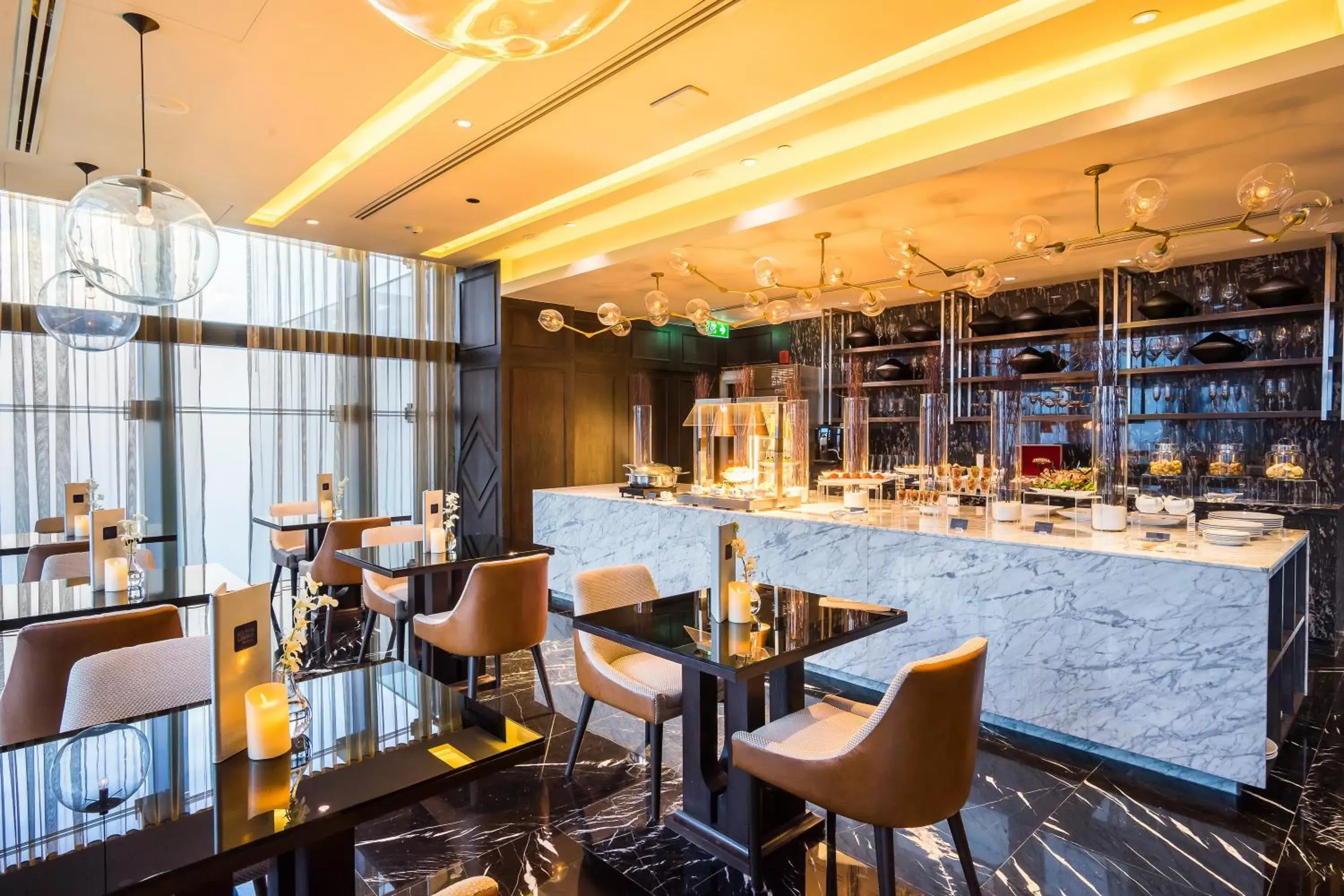 Lounge or bar, Restaurant/Places to Eat in SKYVIEW Hotel Bangkok - Em District