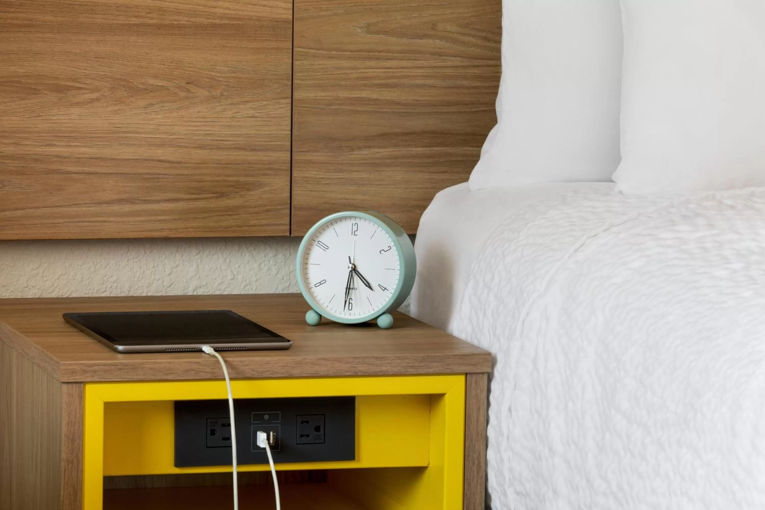 TV and multimedia, Bed in Hotel Bo, a Days Inn by Wyndham Chattanooga Downtown