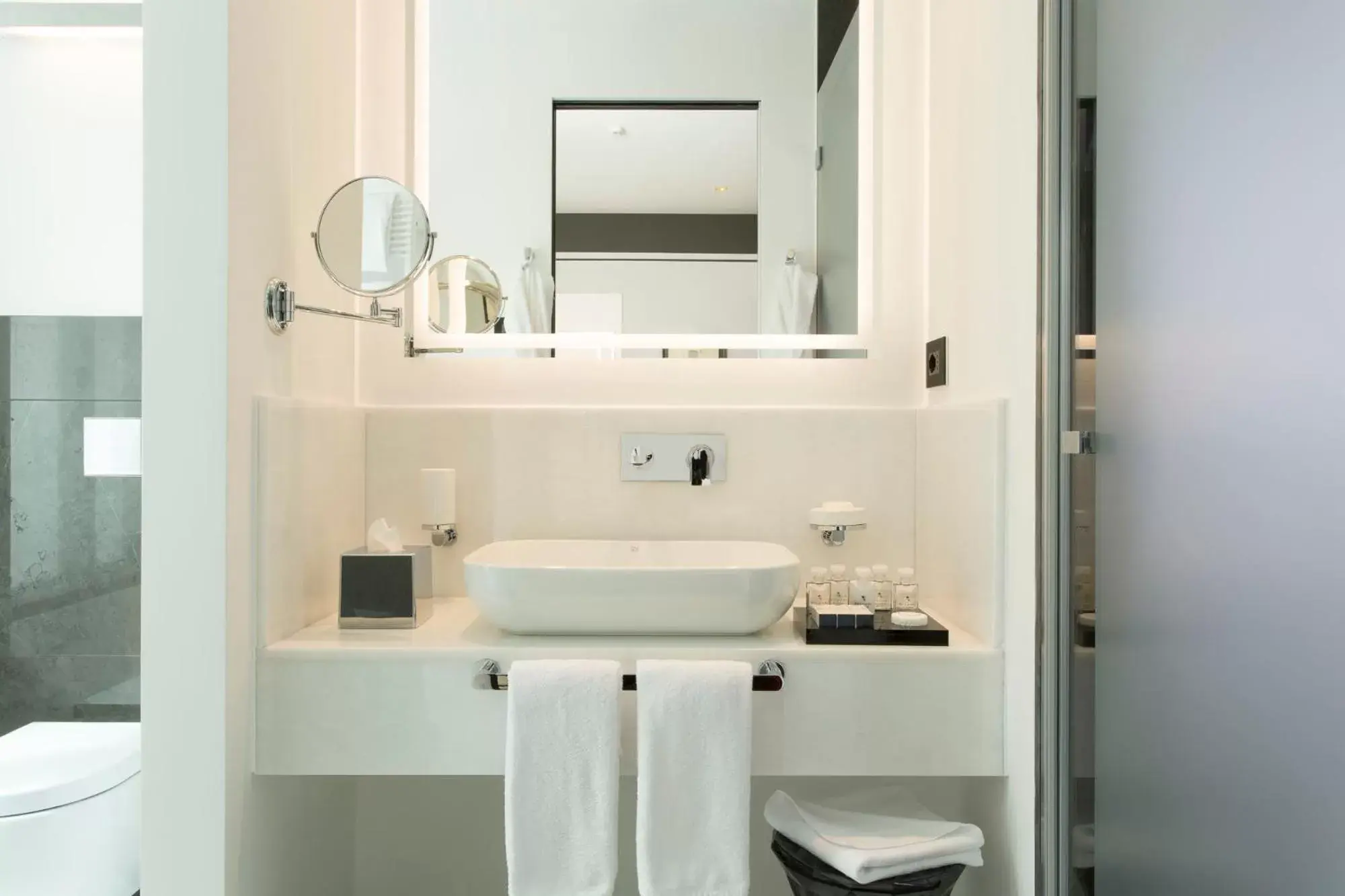 Toilet, Bathroom in Corso 281 Luxury Suites