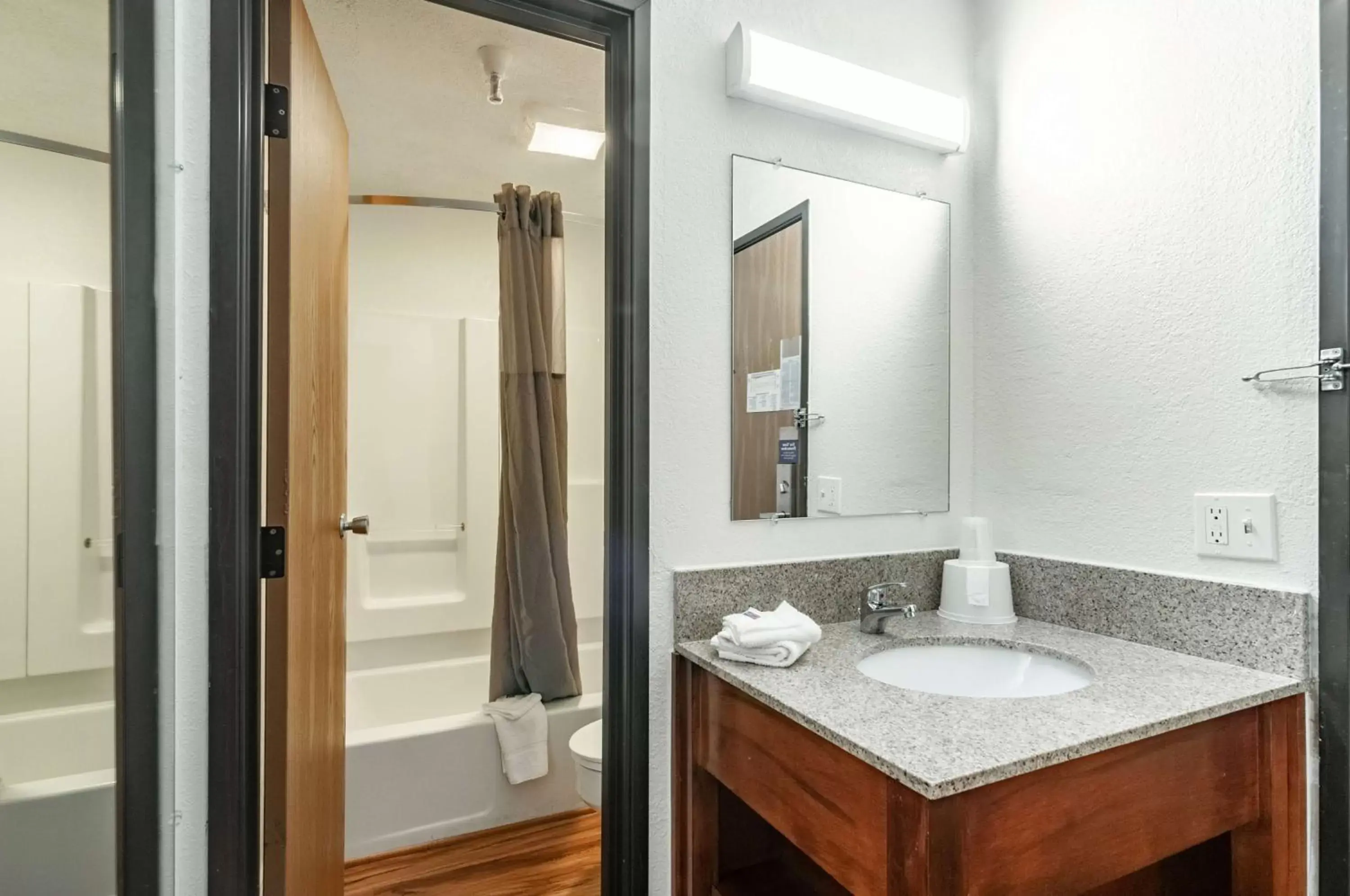 Shower, Bathroom in Motel 6-Naperville, IL