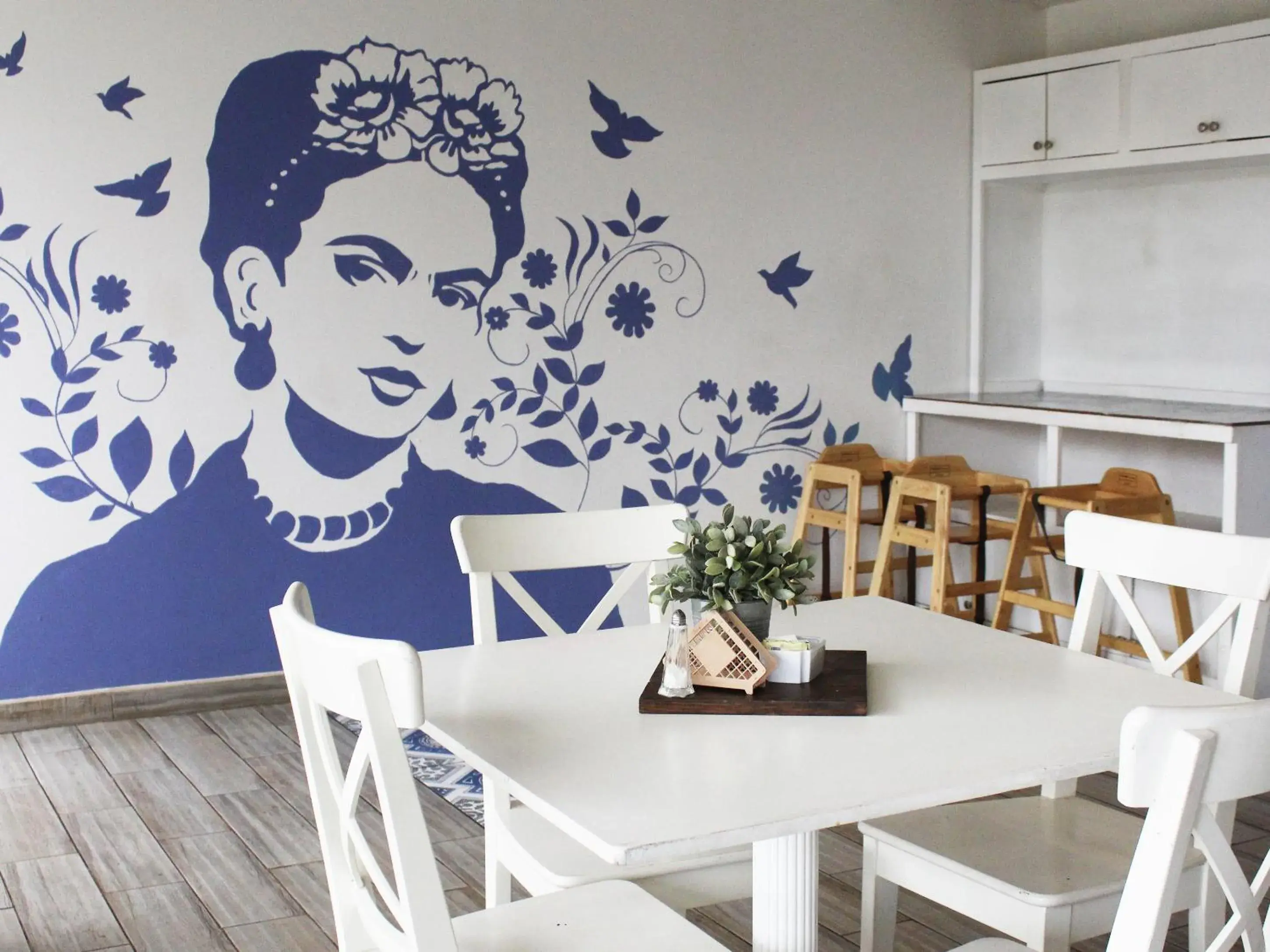 Restaurant/places to eat in Hotel Corona Plaza Restaurant/places to eat in Hotel Corona Plaza