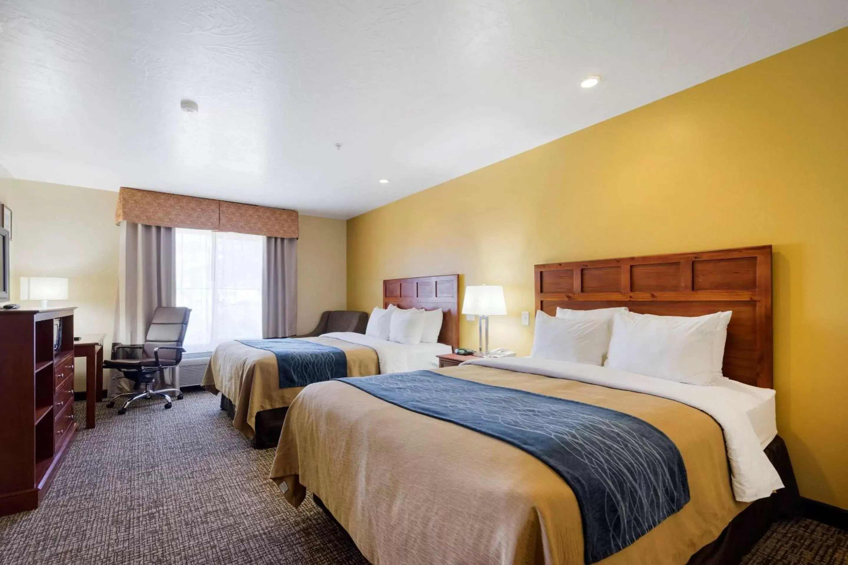 Photo of the whole room, Bed in Comfort Inn and Suites Cedar City