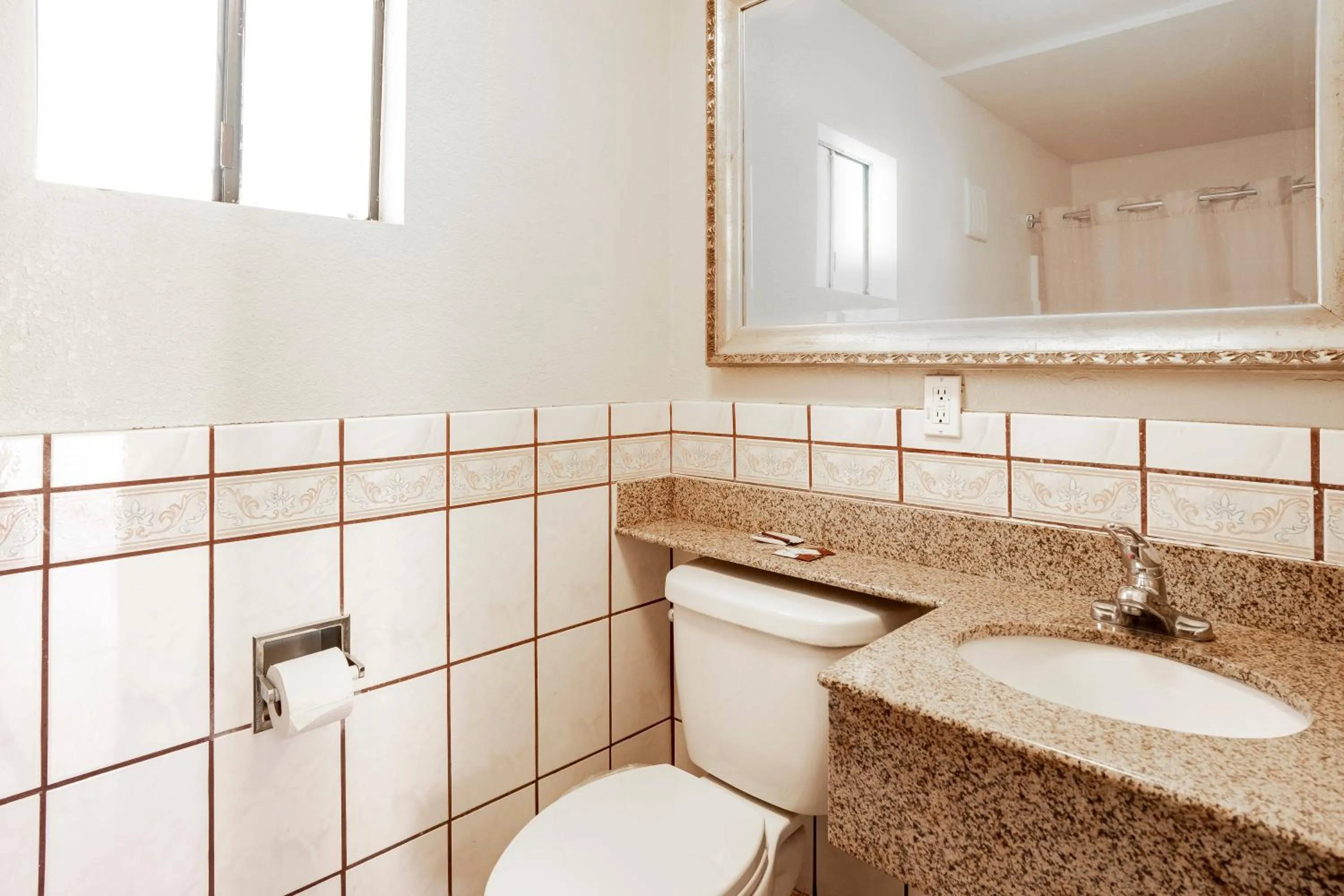 Bathroom in Economy Inn Hollywood