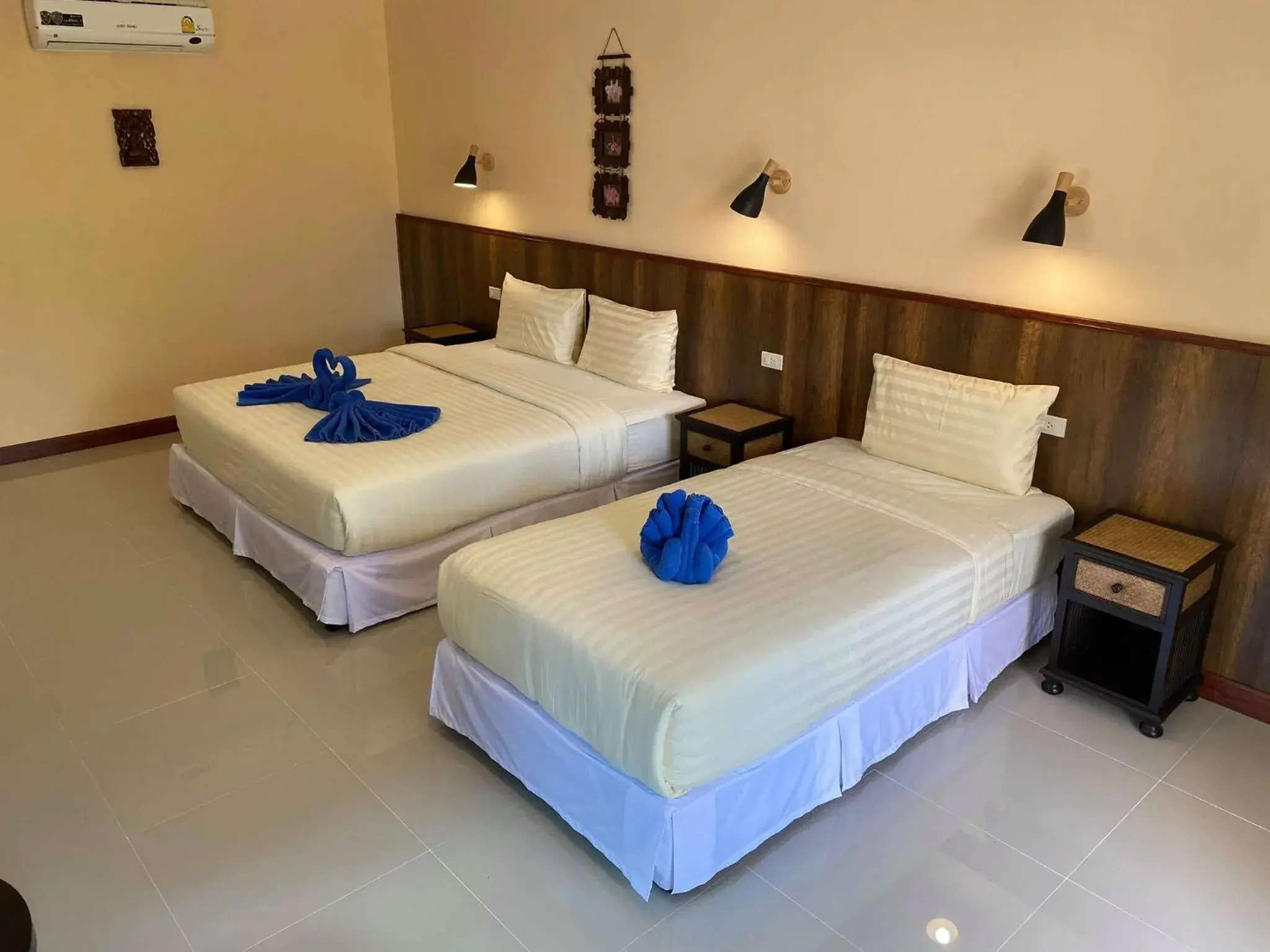 Bed in Laguna Beach Club Resort