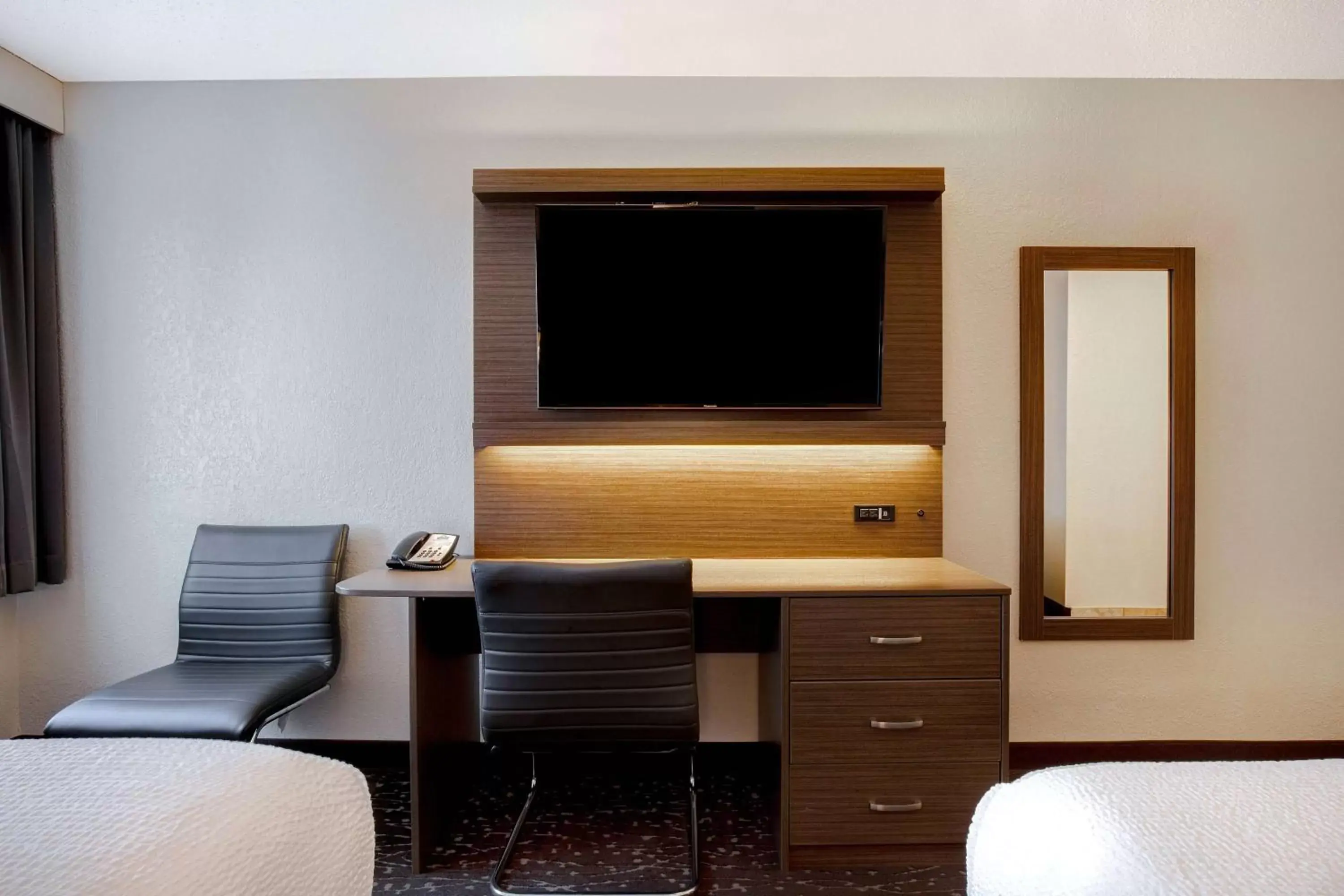 Photo of the whole room, TV/Entertainment Center in Days Inn & Conference Centre Prince Albert