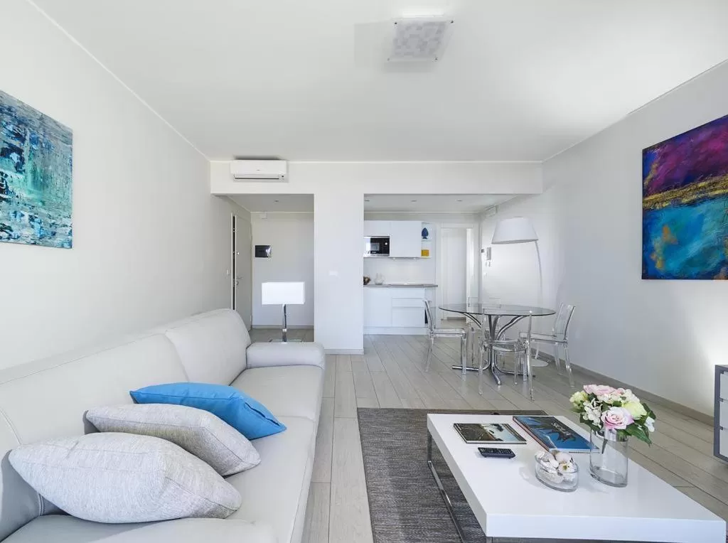 Kitchen or kitchenette in Isola Bella Infinity Suites