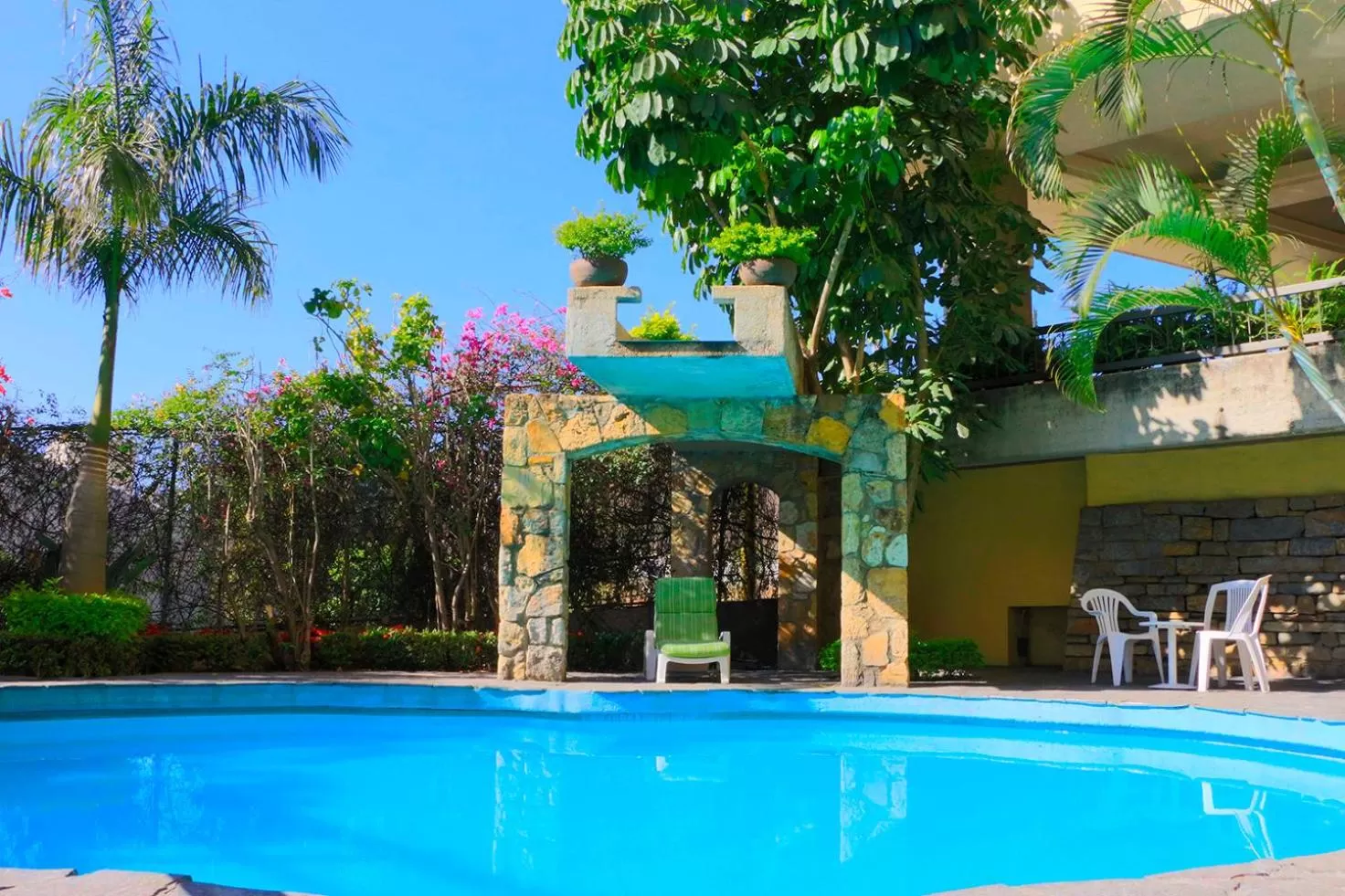 Swimming pool in Hotel Fortin Plaza