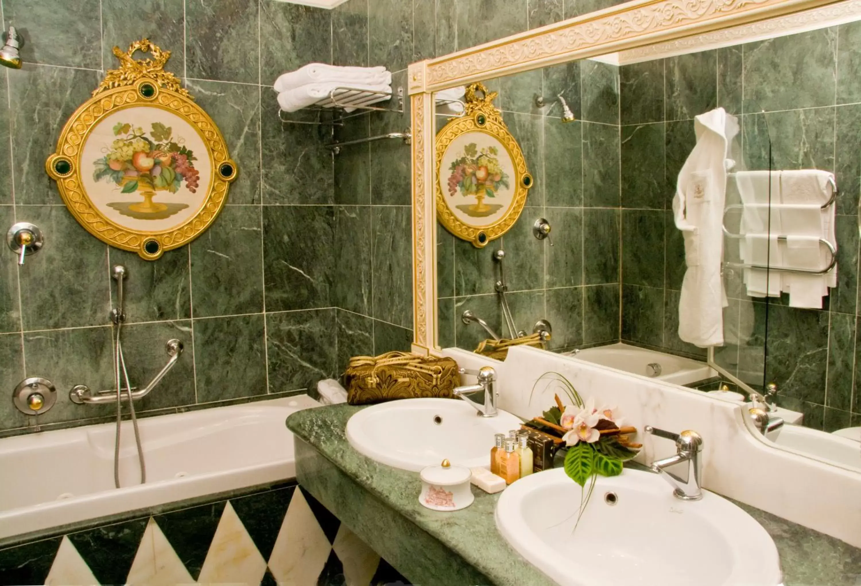 Bathroom in Grand Hotel des Iles Borromées & SPA