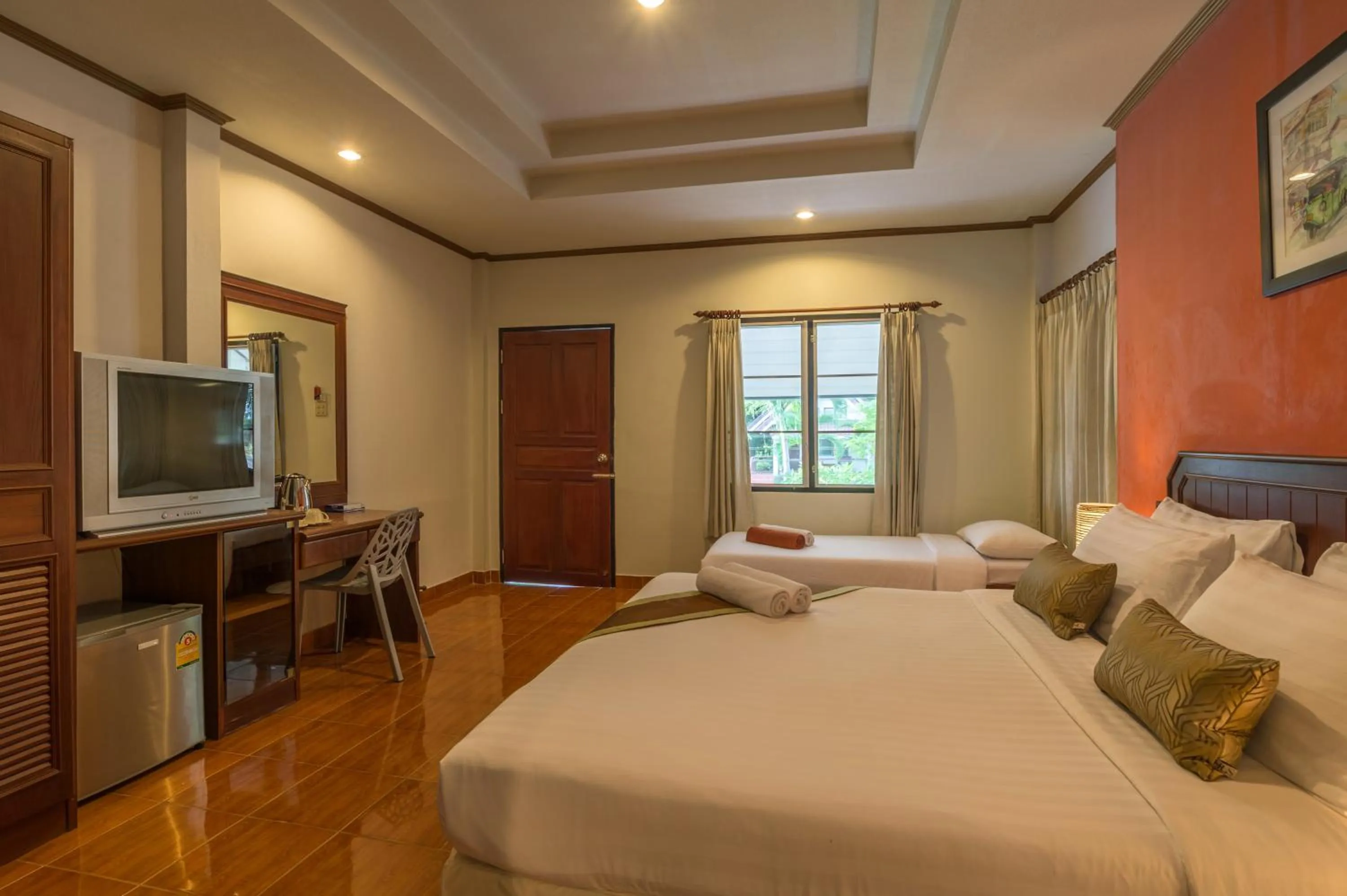Photo of the whole room, Bed in Lanta Manda Resort