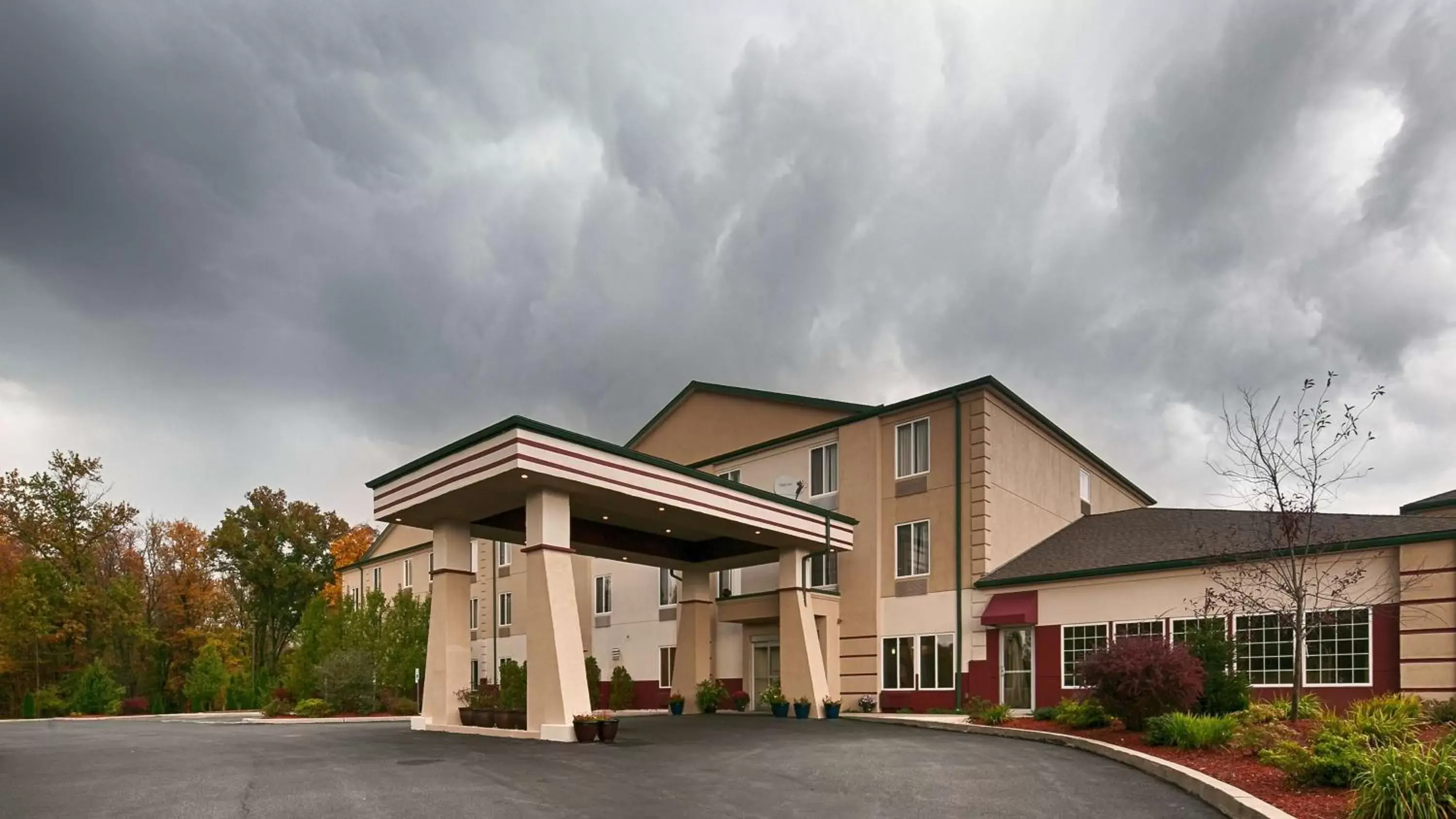 Property building in Best Western Harrisburg Hershey