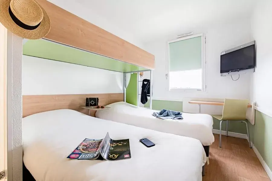 Photo of the whole room, Bed in ibis budget Carcassonne Aéroport - A61