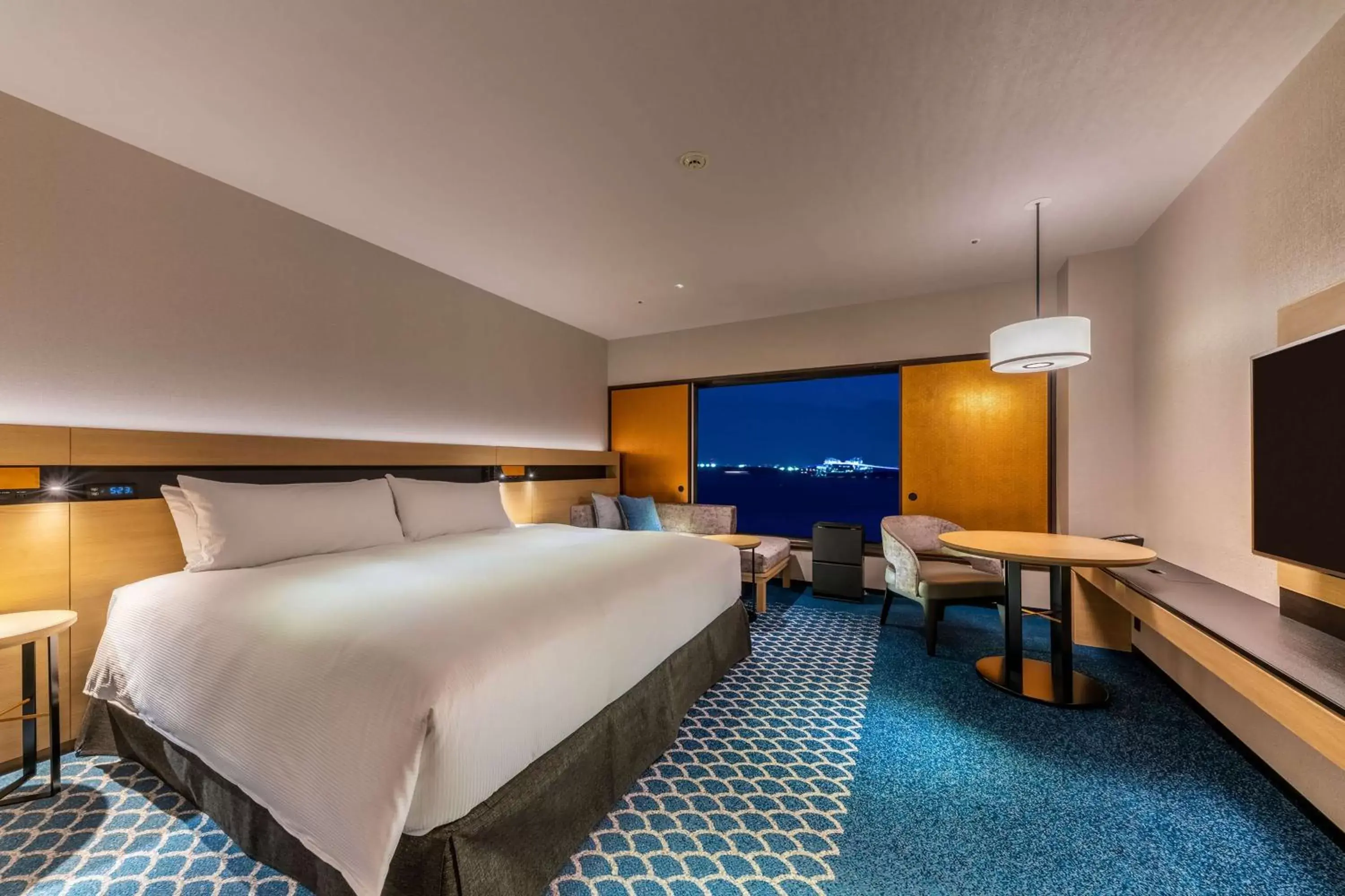 Bed in Hilton Tokyo Bay