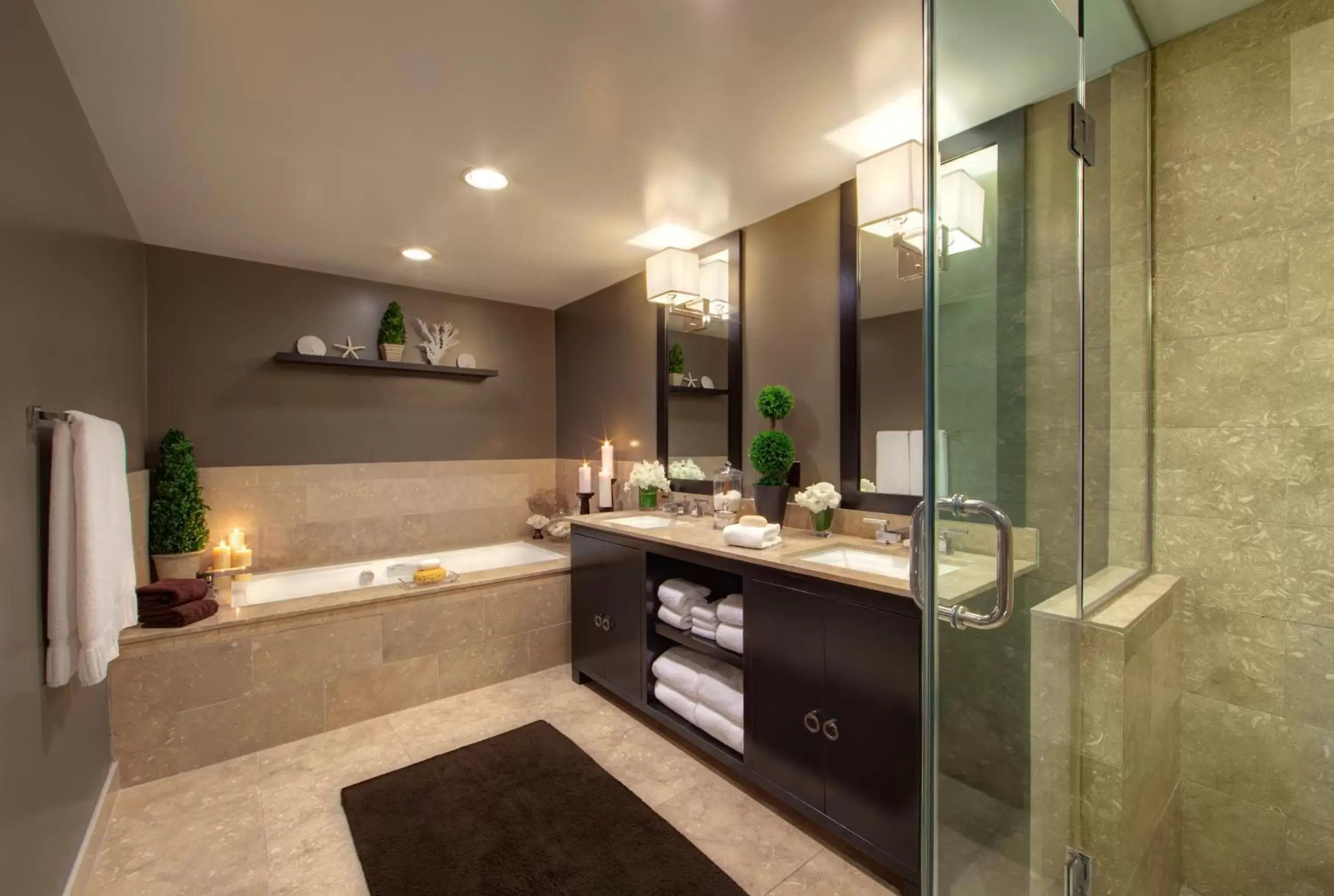 Bathroom in Luxe Sunset Boulevard Hotel
