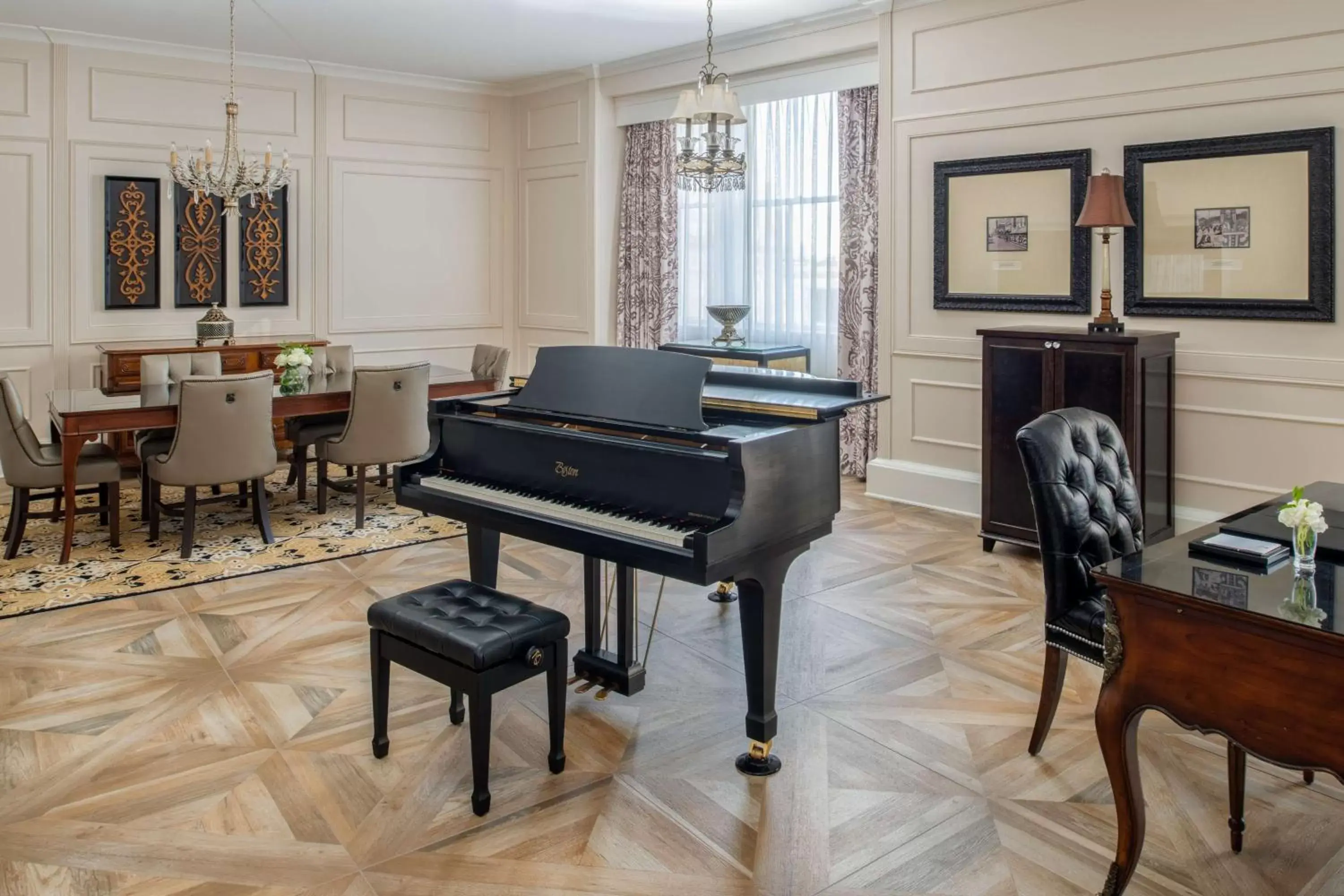 Bedroom in The Roosevelt Hotel New Orleans - Waldorf Astoria Hotels & Resorts