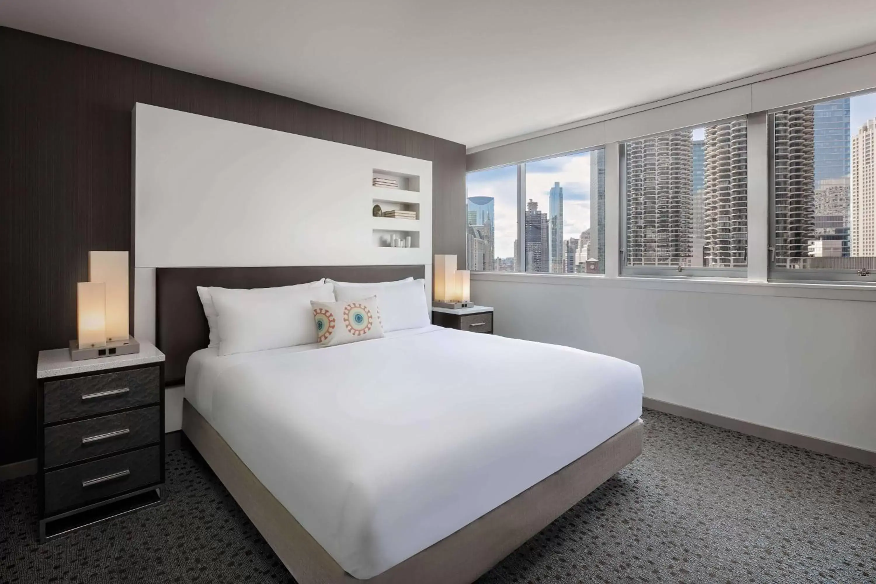 Photo of the whole room, Bed in The Royal Sonesta Chicago Downtown