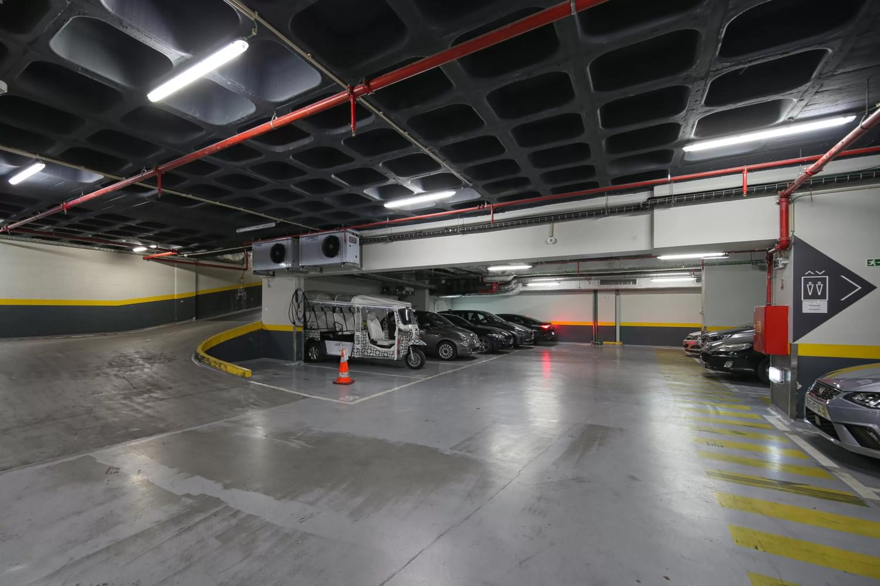 Parking in Lux Lisboa Park