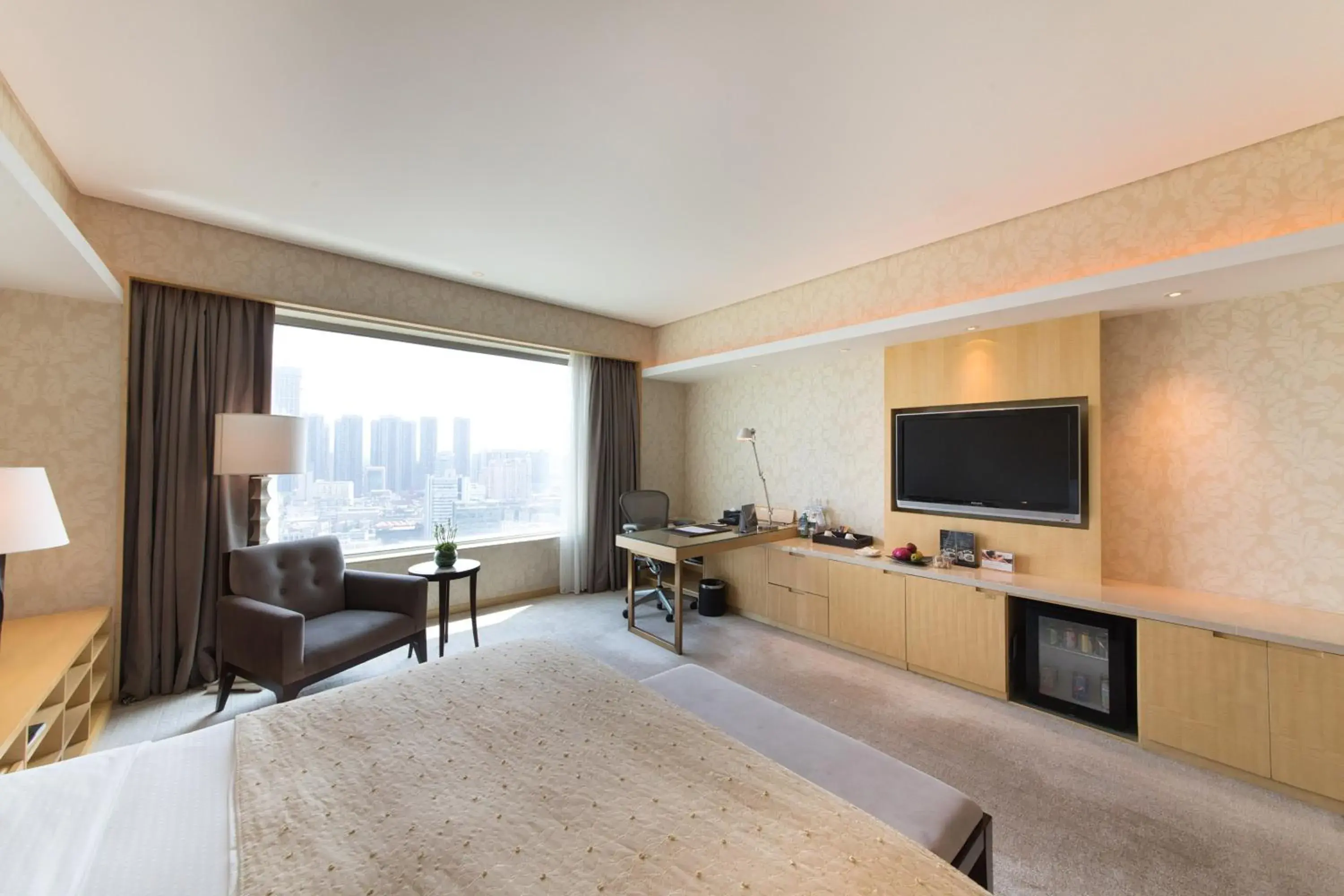 Fitness centre/facilities, TV/Entertainment Center in Marco Polo Wuhan Hotel