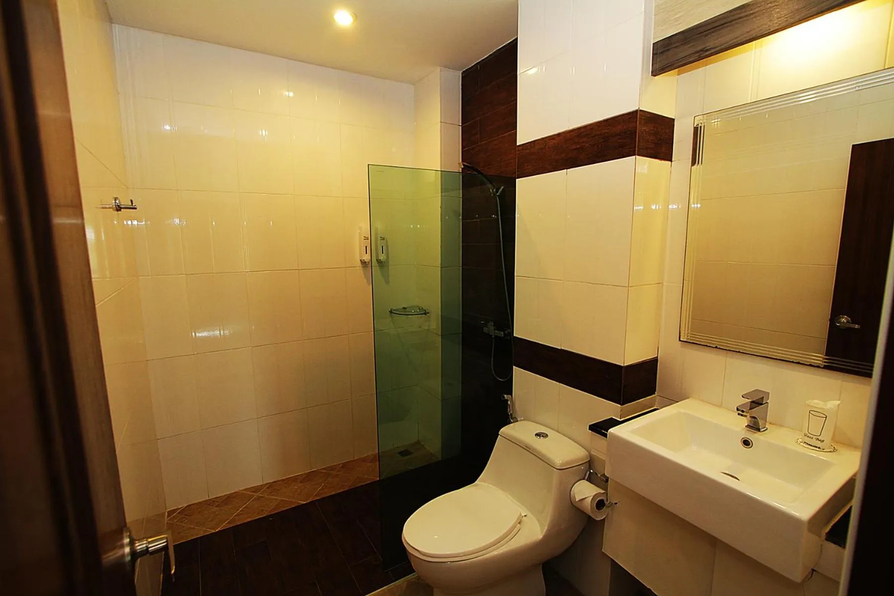 Shower in The Contrast i Hotel