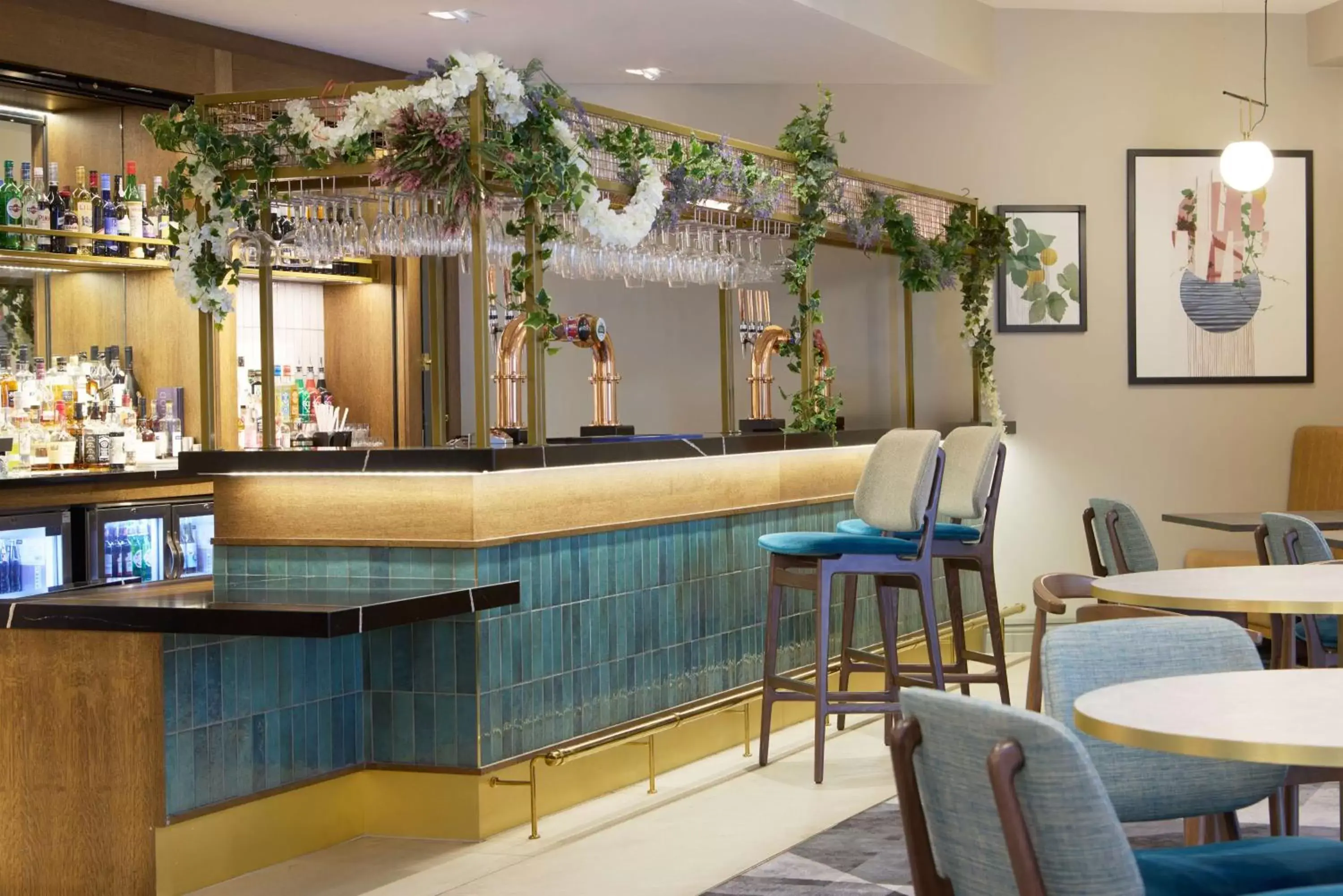 Lounge or bar, Lounge/Bar in DoubleTree by Hilton Dartford Bridge
