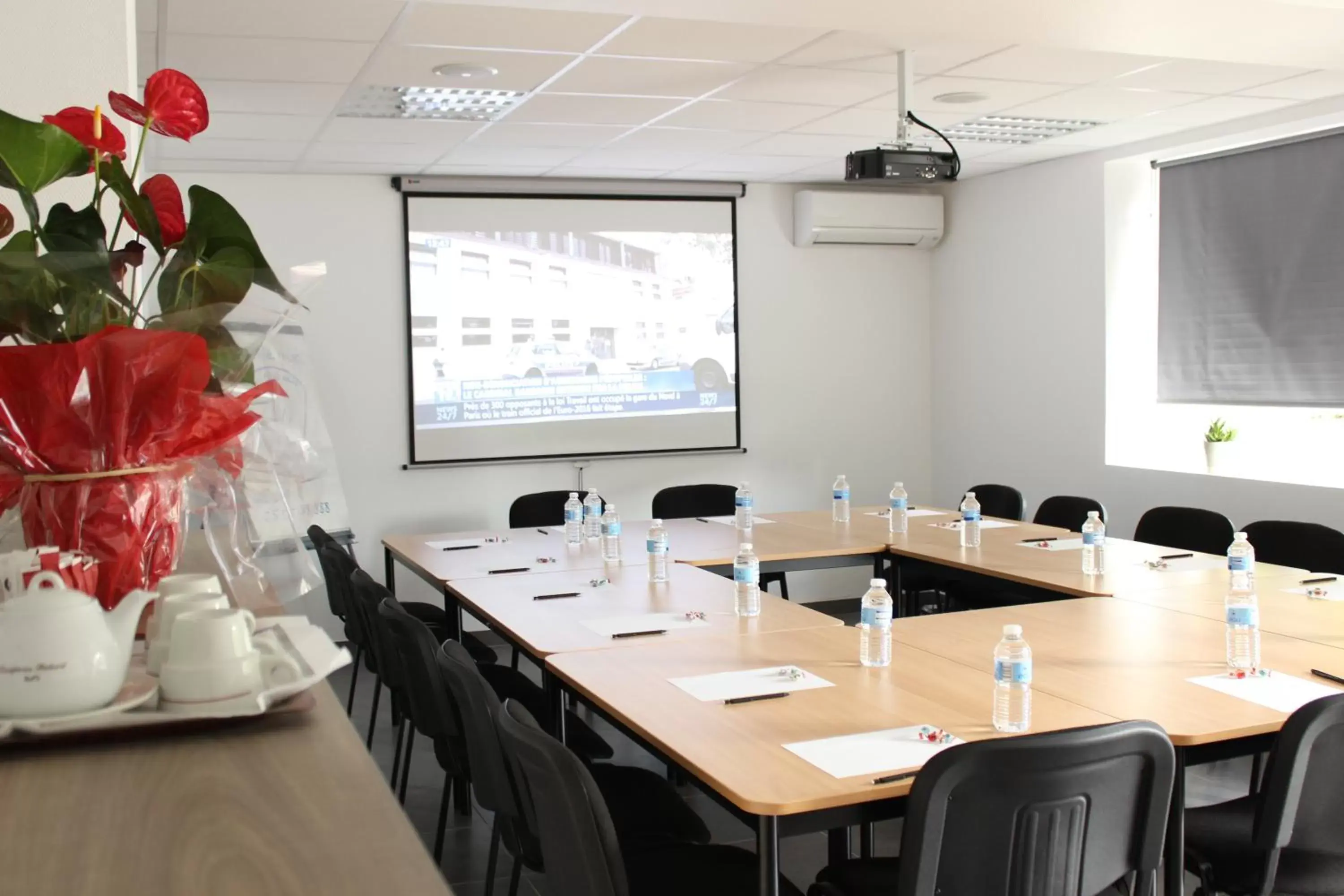 Business facilities, Business Area/Conference Room in Brit Hotel Brive La Gaillarde - Restaurant La Limousine