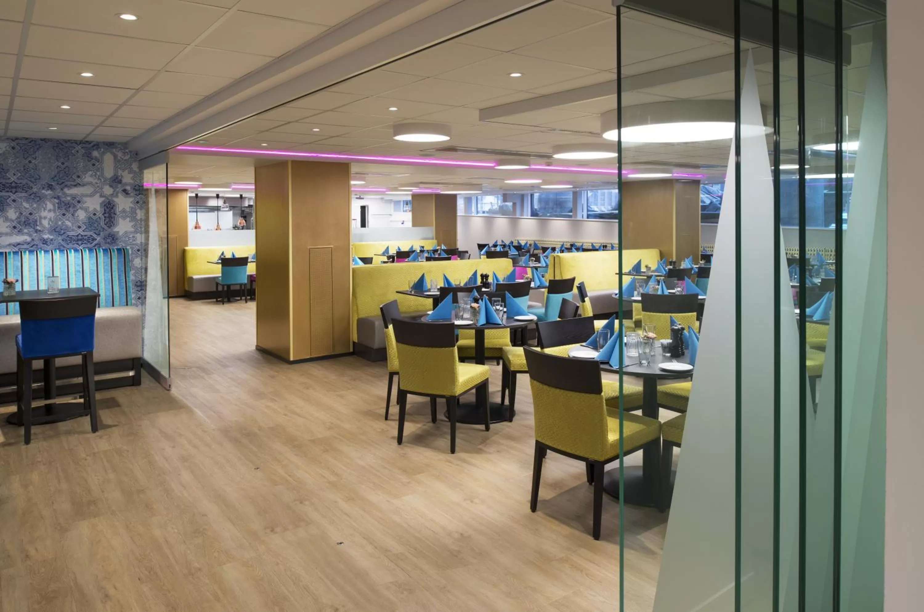 Restaurant/places to eat in Thon Hotel Vika Atrium