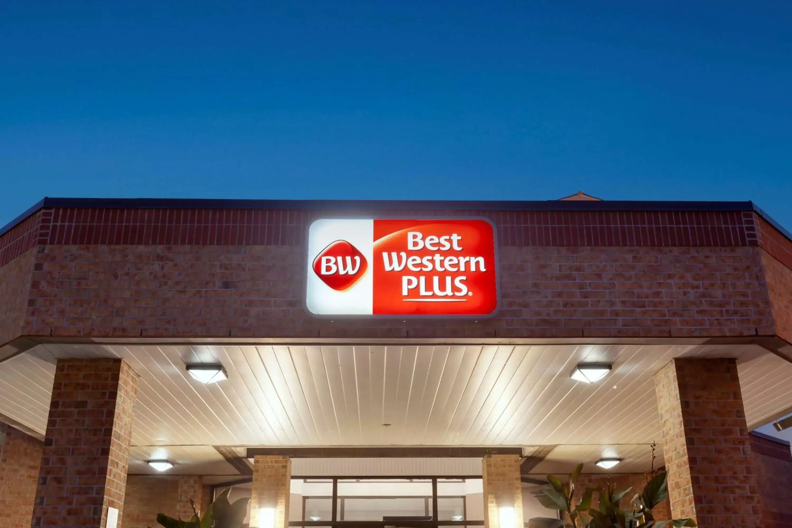 Property building in Best Western Plus Otonabee Inn