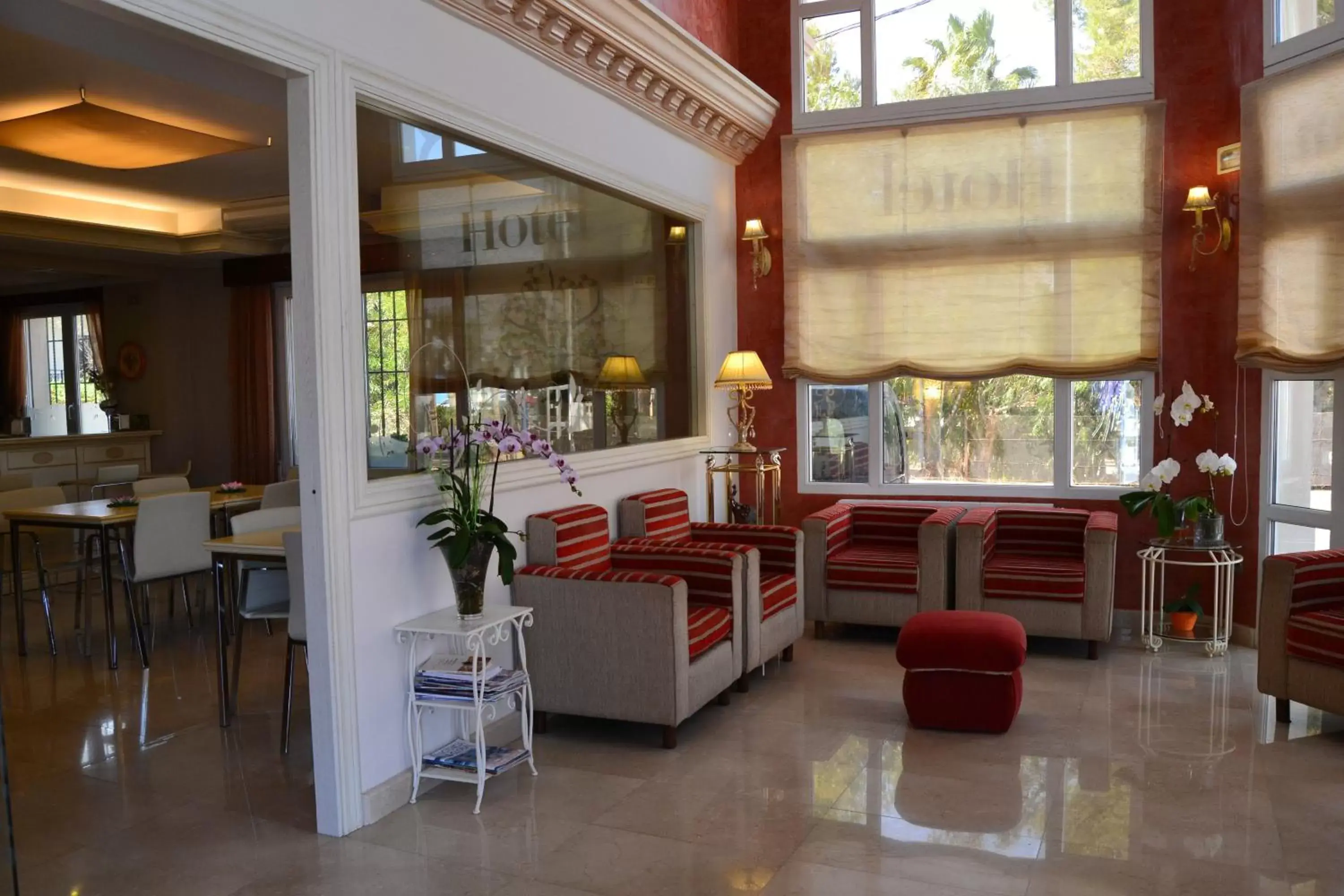 Lobby or reception, Restaurant/Places to Eat in Hotel Versalles