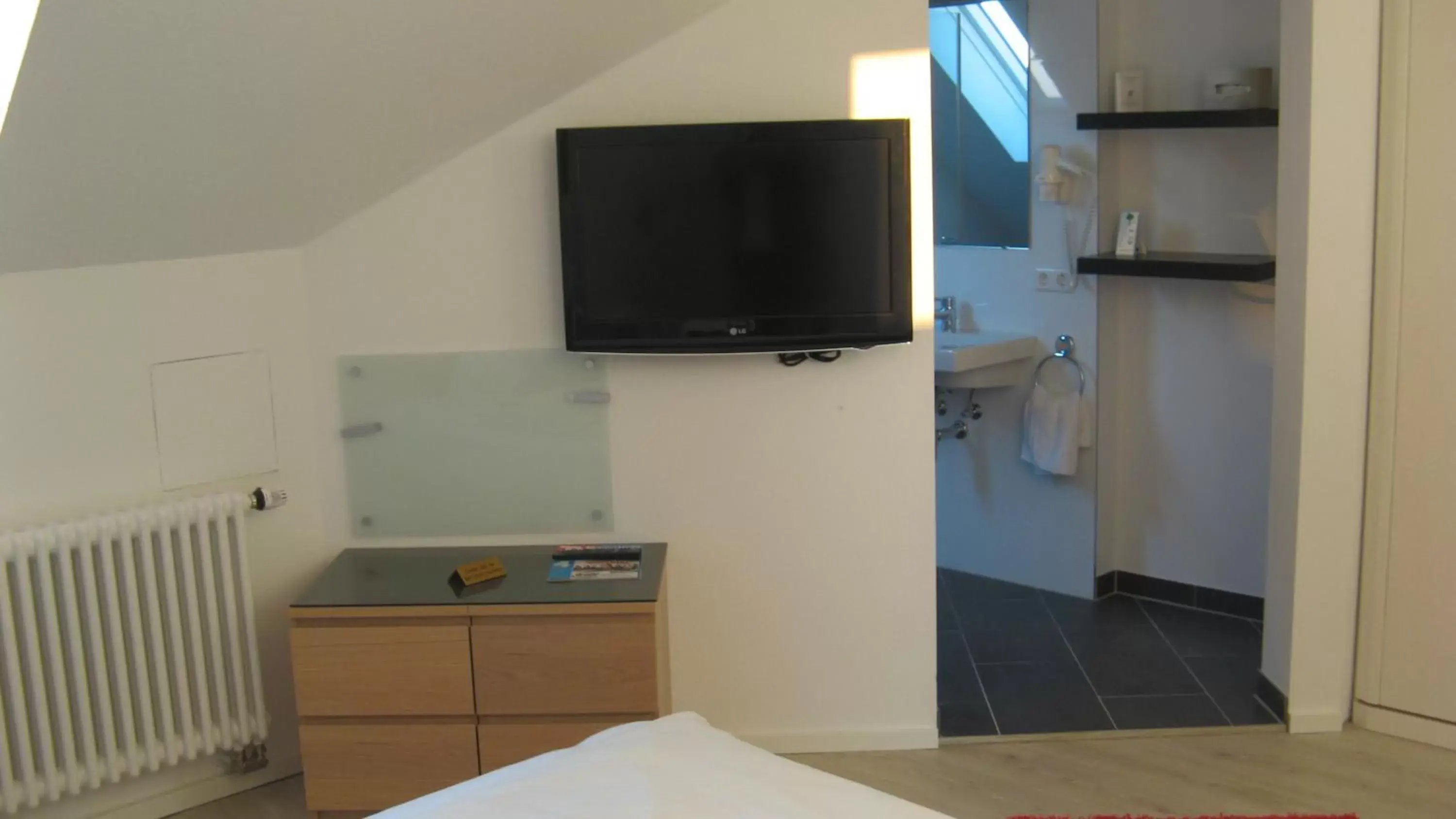 TV and multimedia, TV/Entertainment Center in Hotel Barbarossa